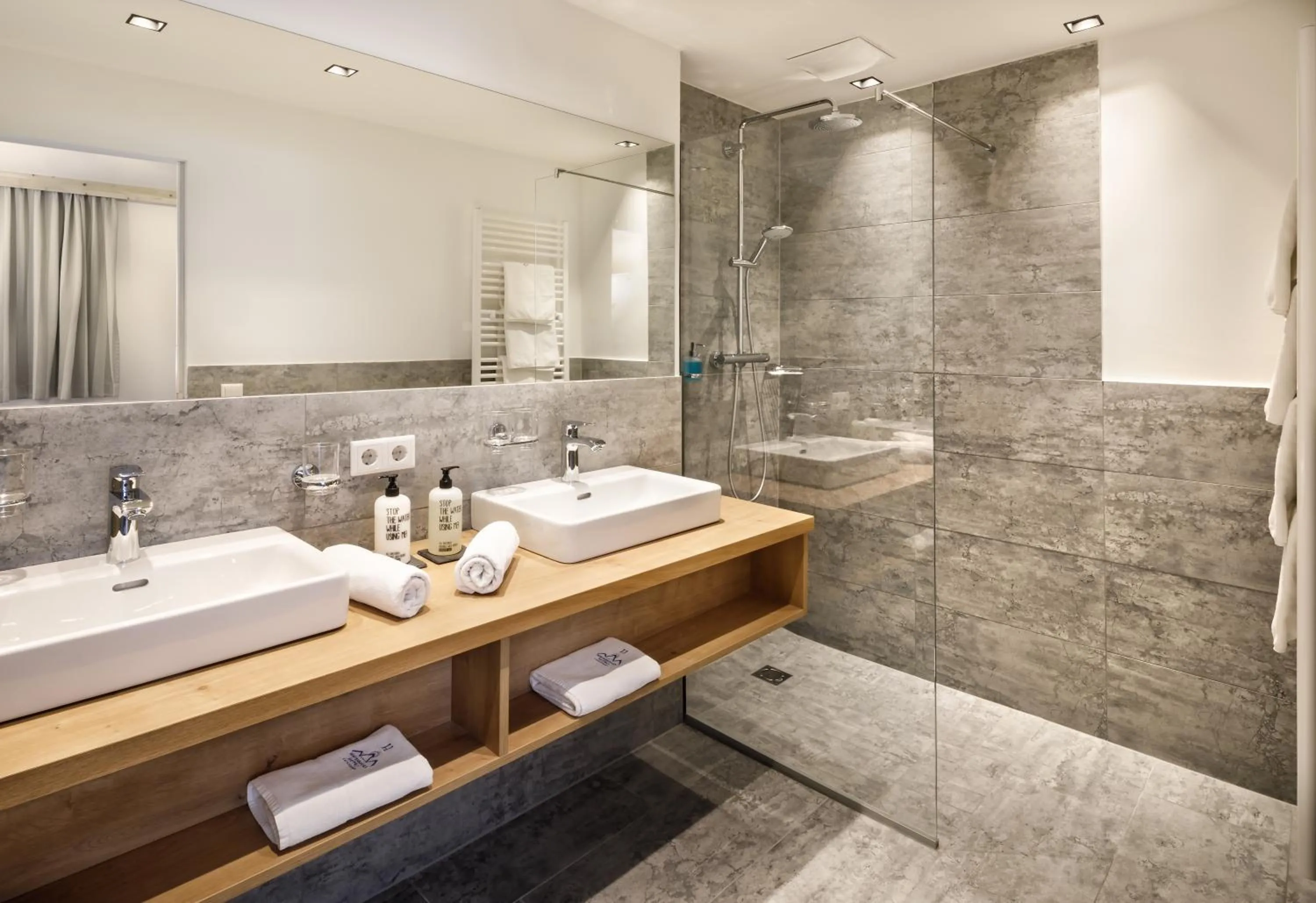 Bathroom in Familienhotel Hinteregger