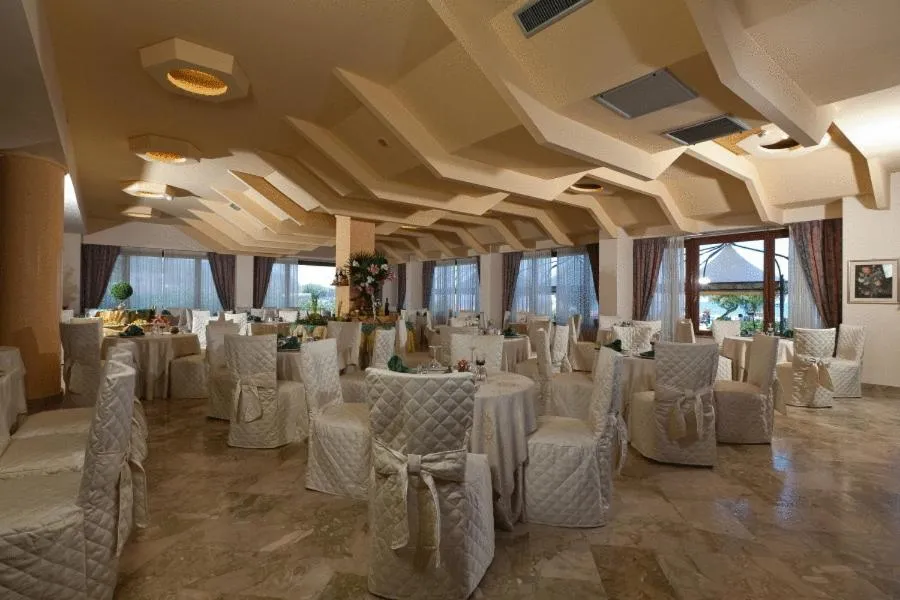 Restaurant/places to eat in Hotel Riva Del Sole