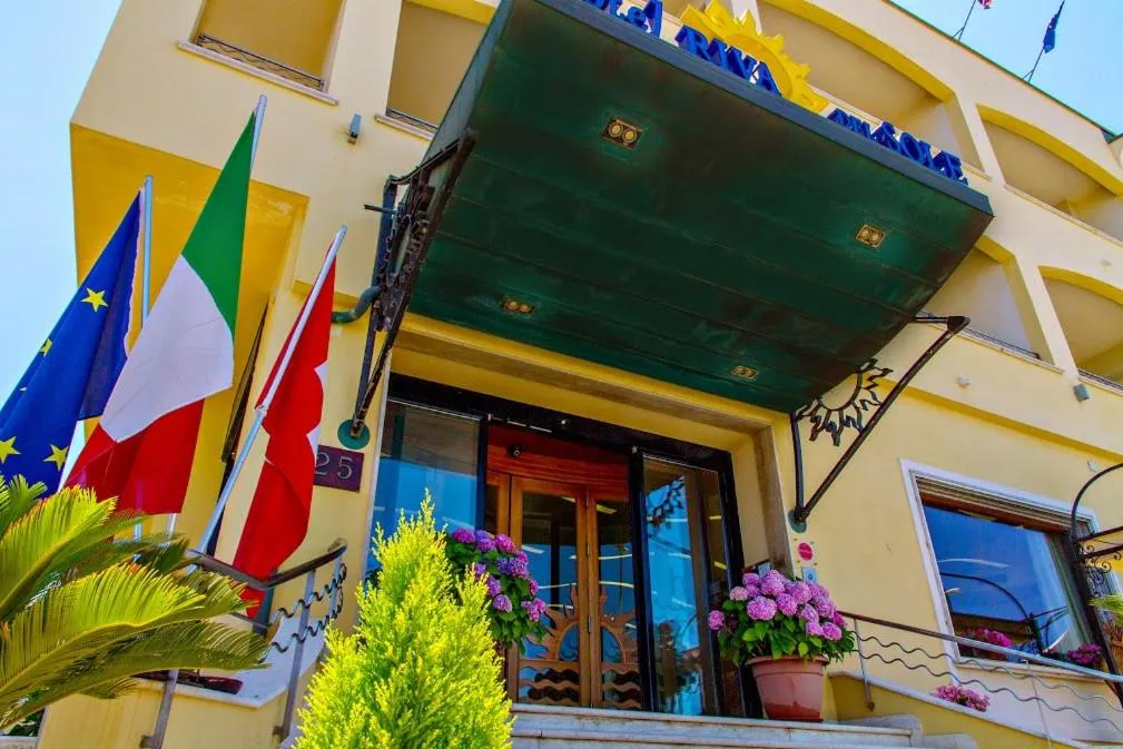 Property building in Hotel Riva Del Sole