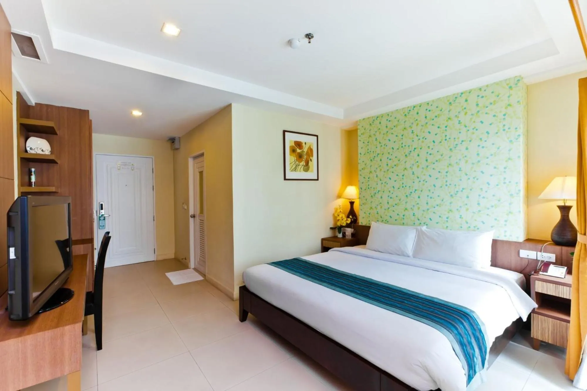 Bedroom, Bed in Sunday Platinum Suites