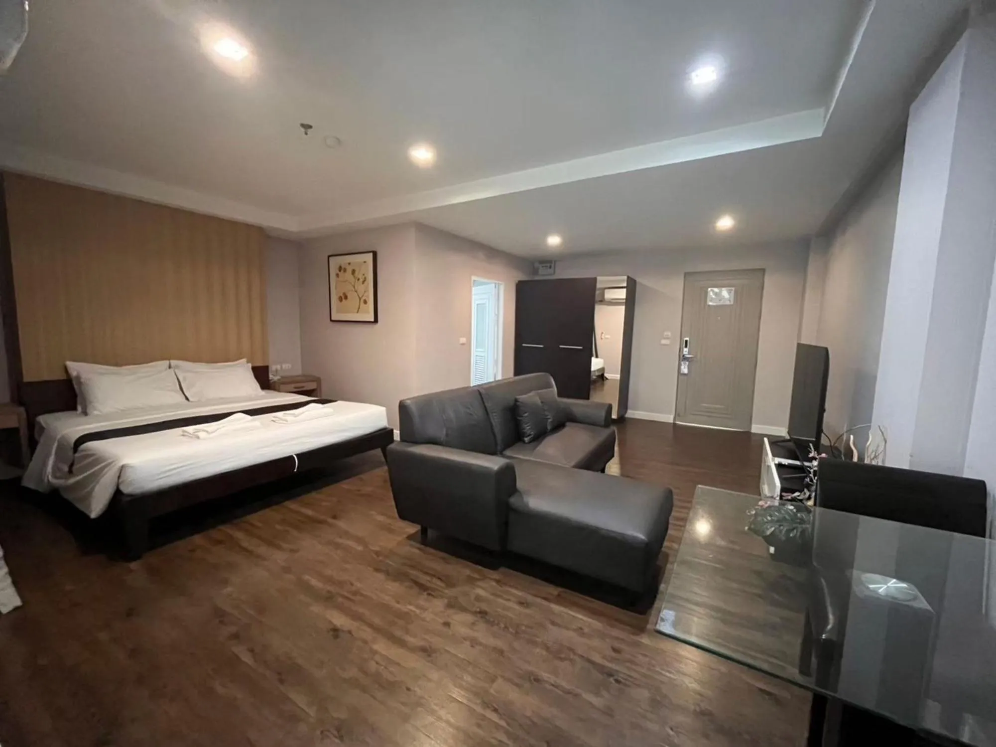 Bedroom, Bed in Sunday Platinum Suites