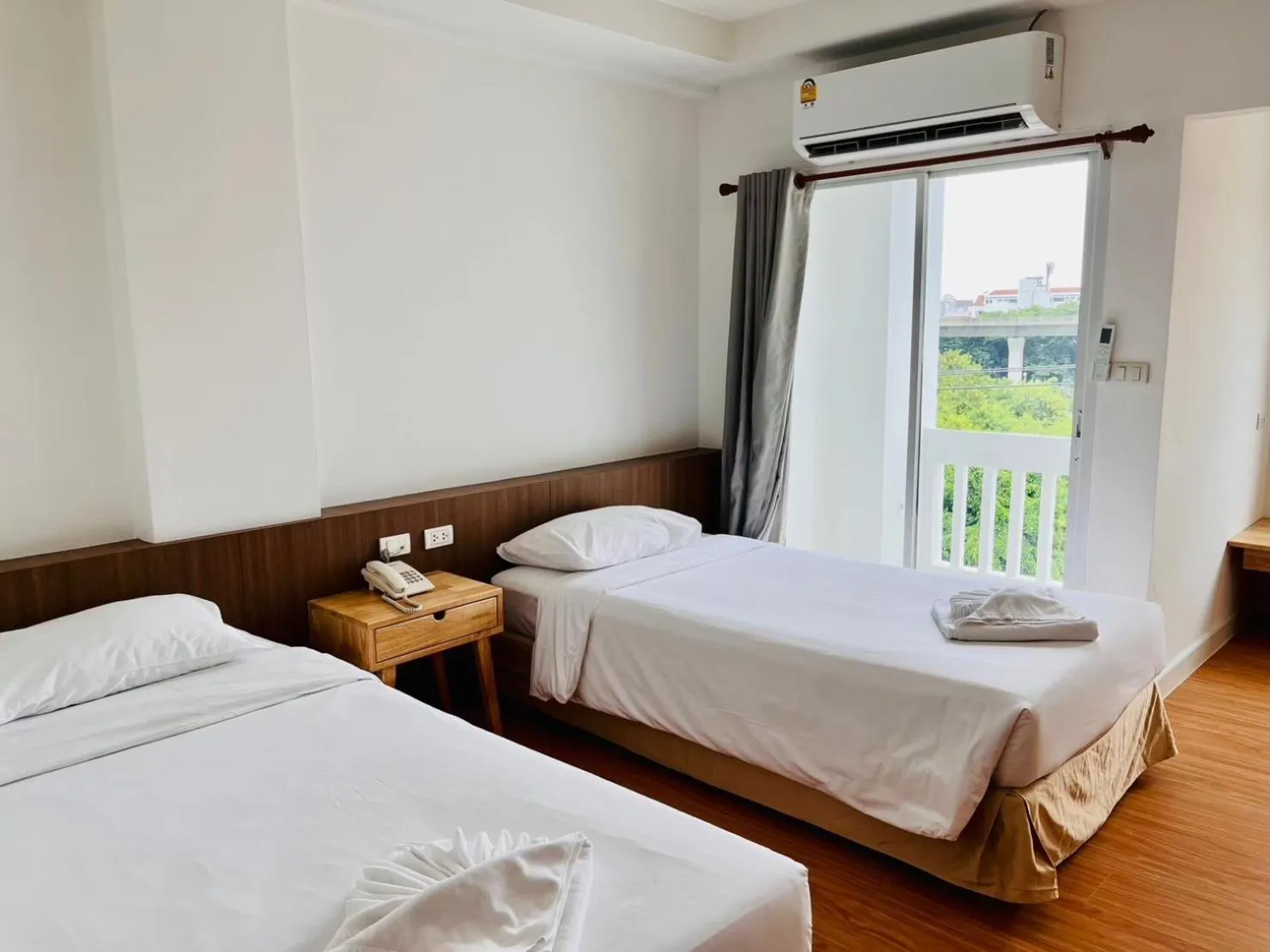 Photo of the whole room, Bed in Sunday Platinum Suites