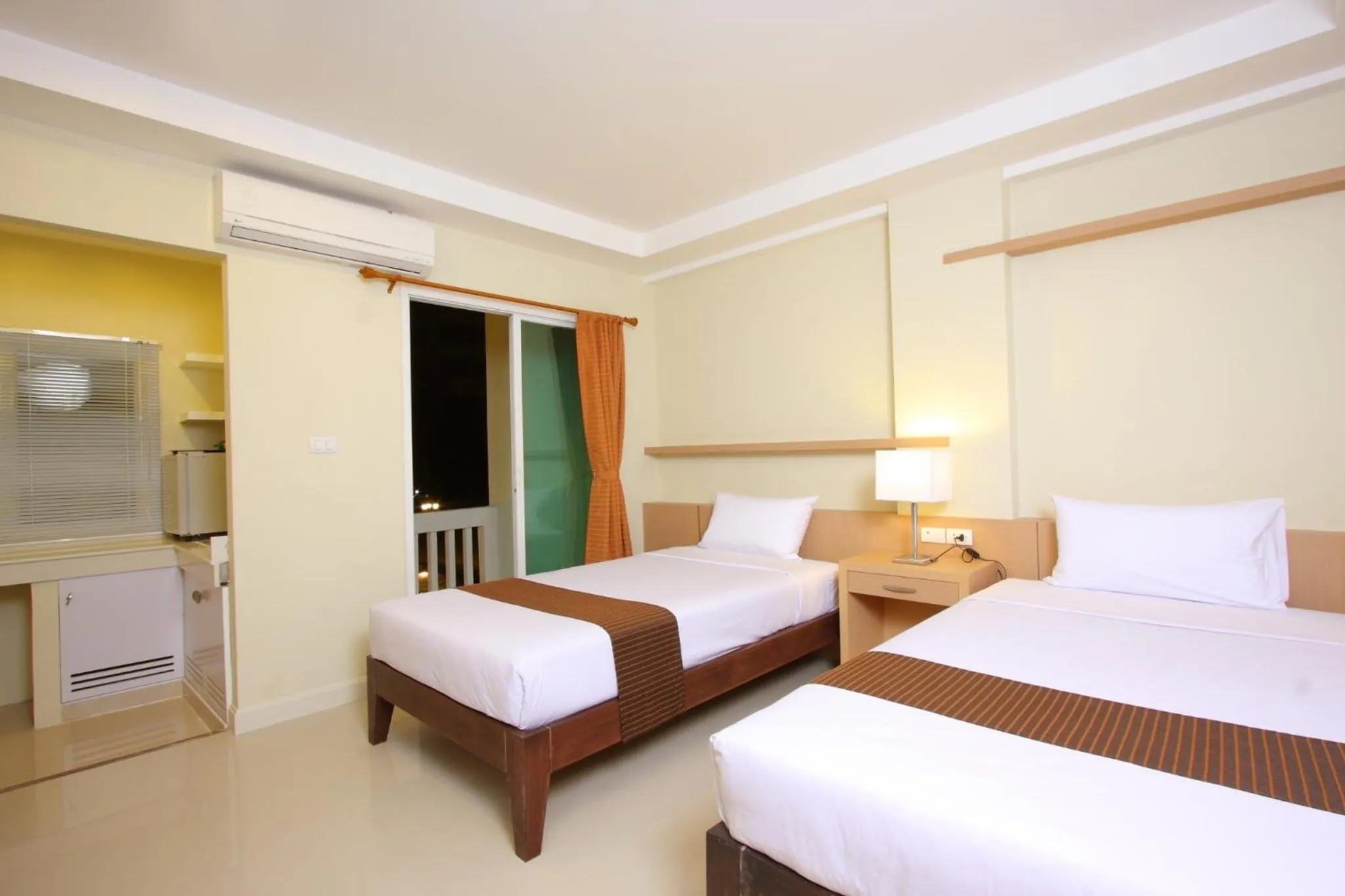 Photo of the whole room, Bed in Sunday Platinum Suites