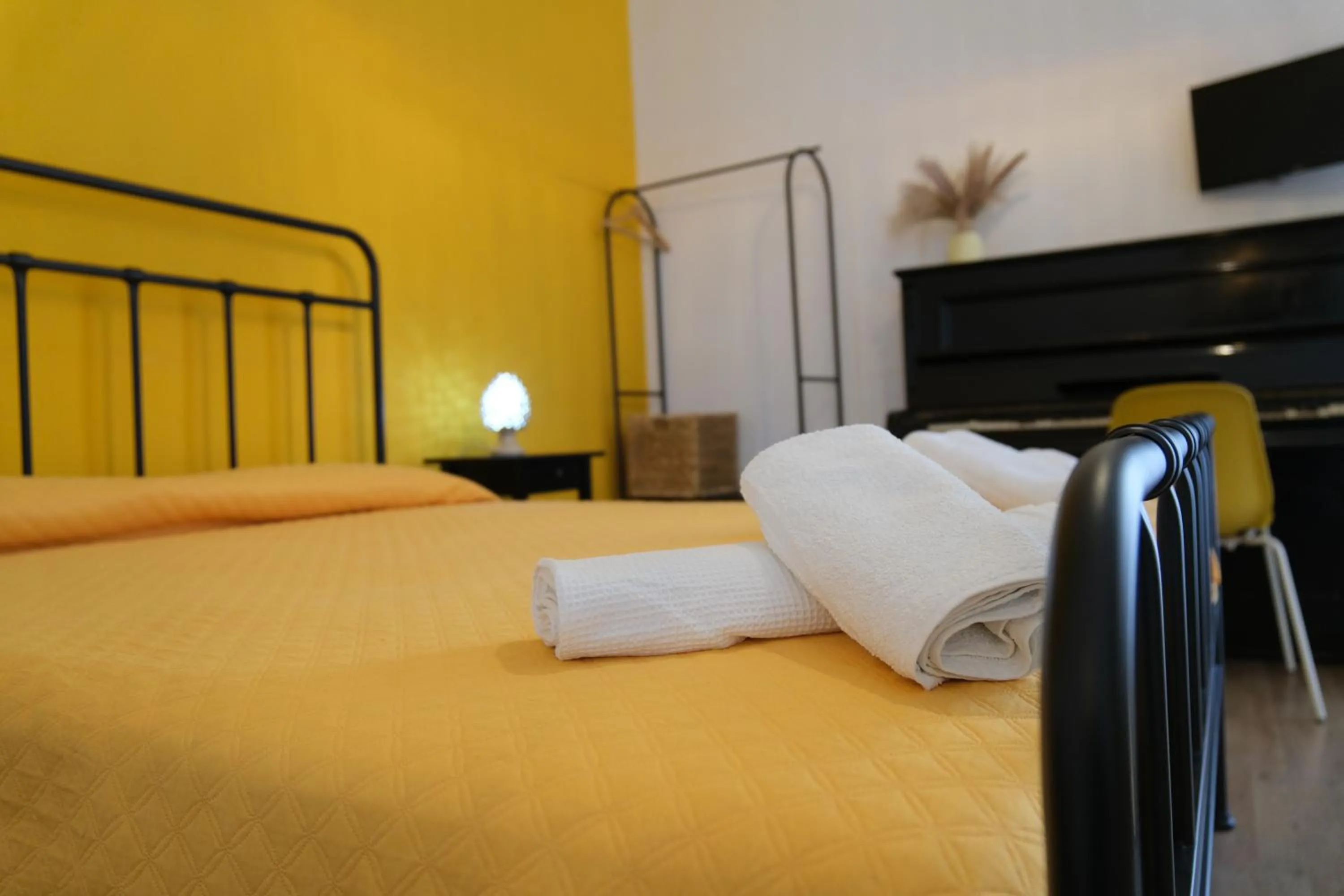 Bedroom, Bed in B&B Tarumbò