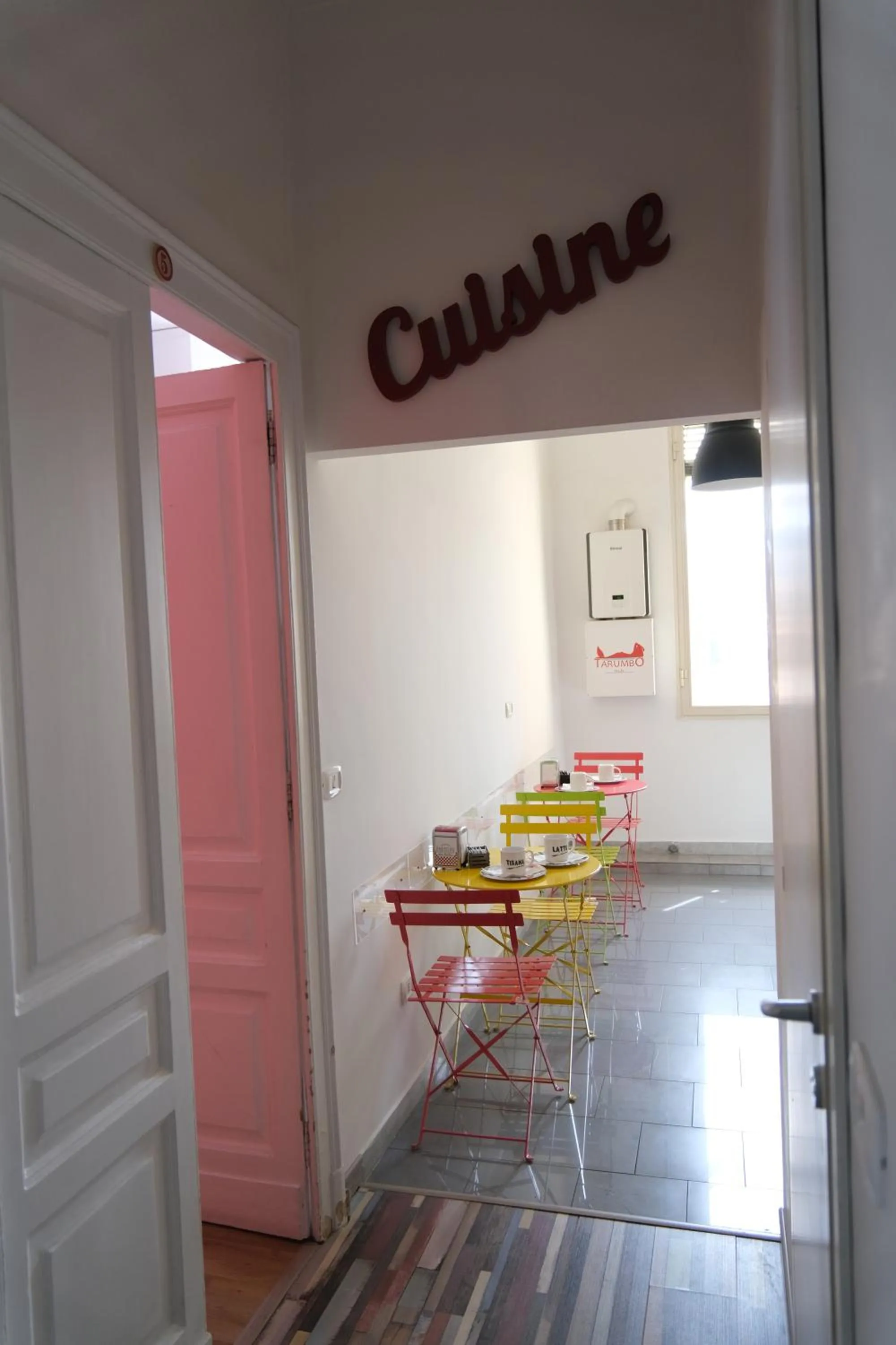 Communal kitchen in B&B Tarumbò