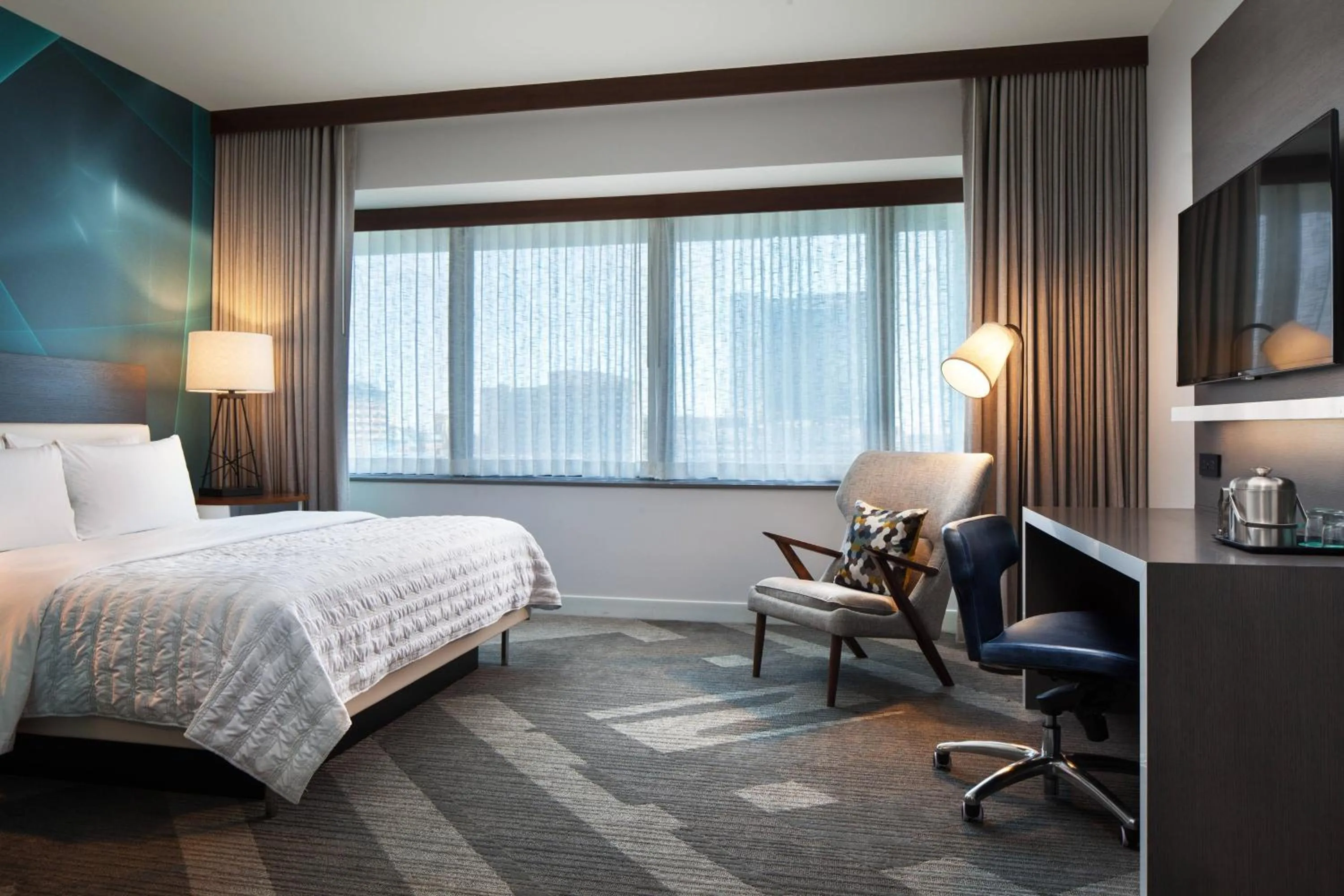 Photo of the whole room, Bed in Le Meridien Houston Downtown