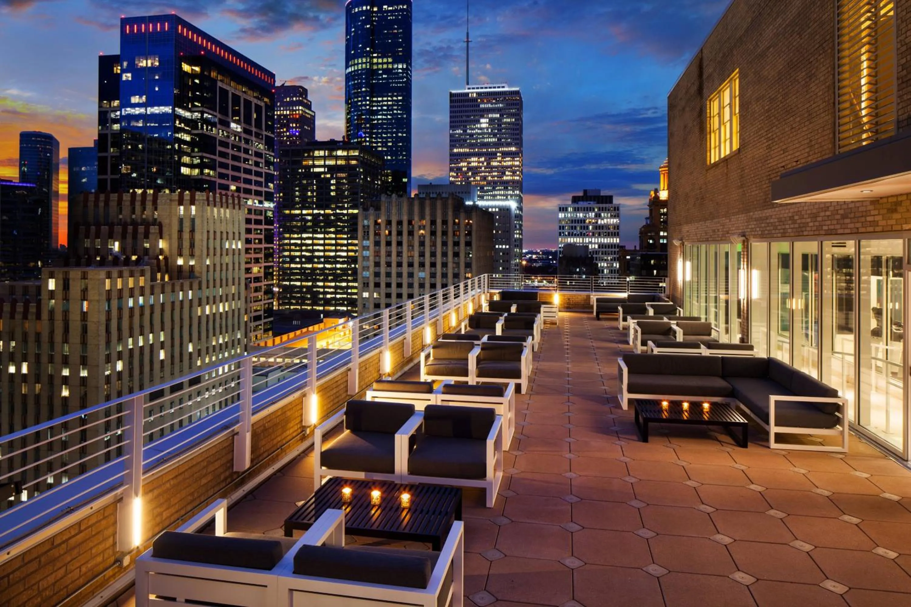 Lounge or bar in Le Meridien Houston Downtown