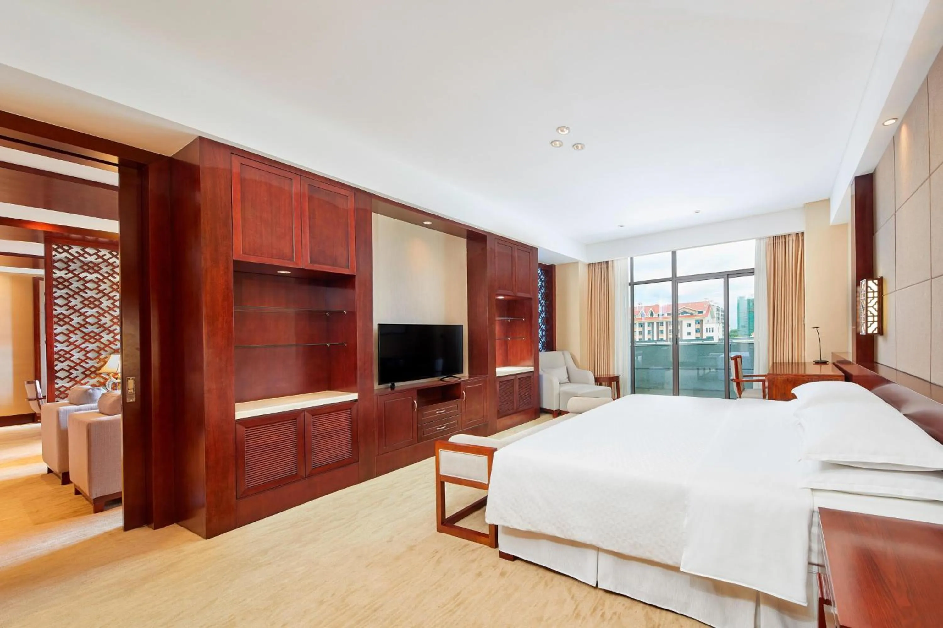 Photo of the whole room, Bed in Four Points by Sheraton Danzhou