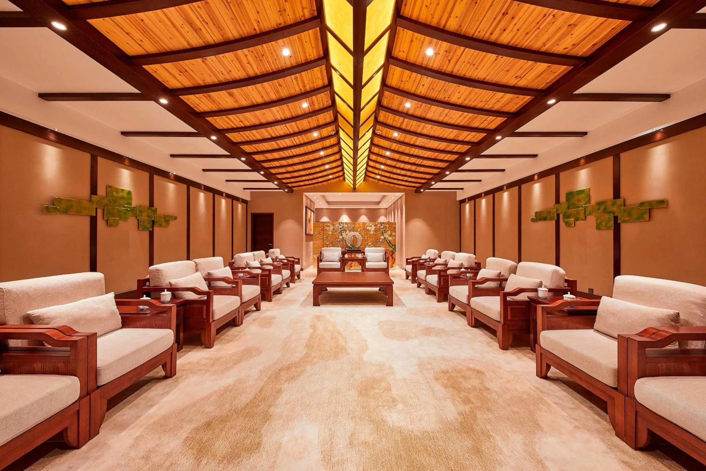 Lounge or bar in Four Points by Sheraton Danzhou
