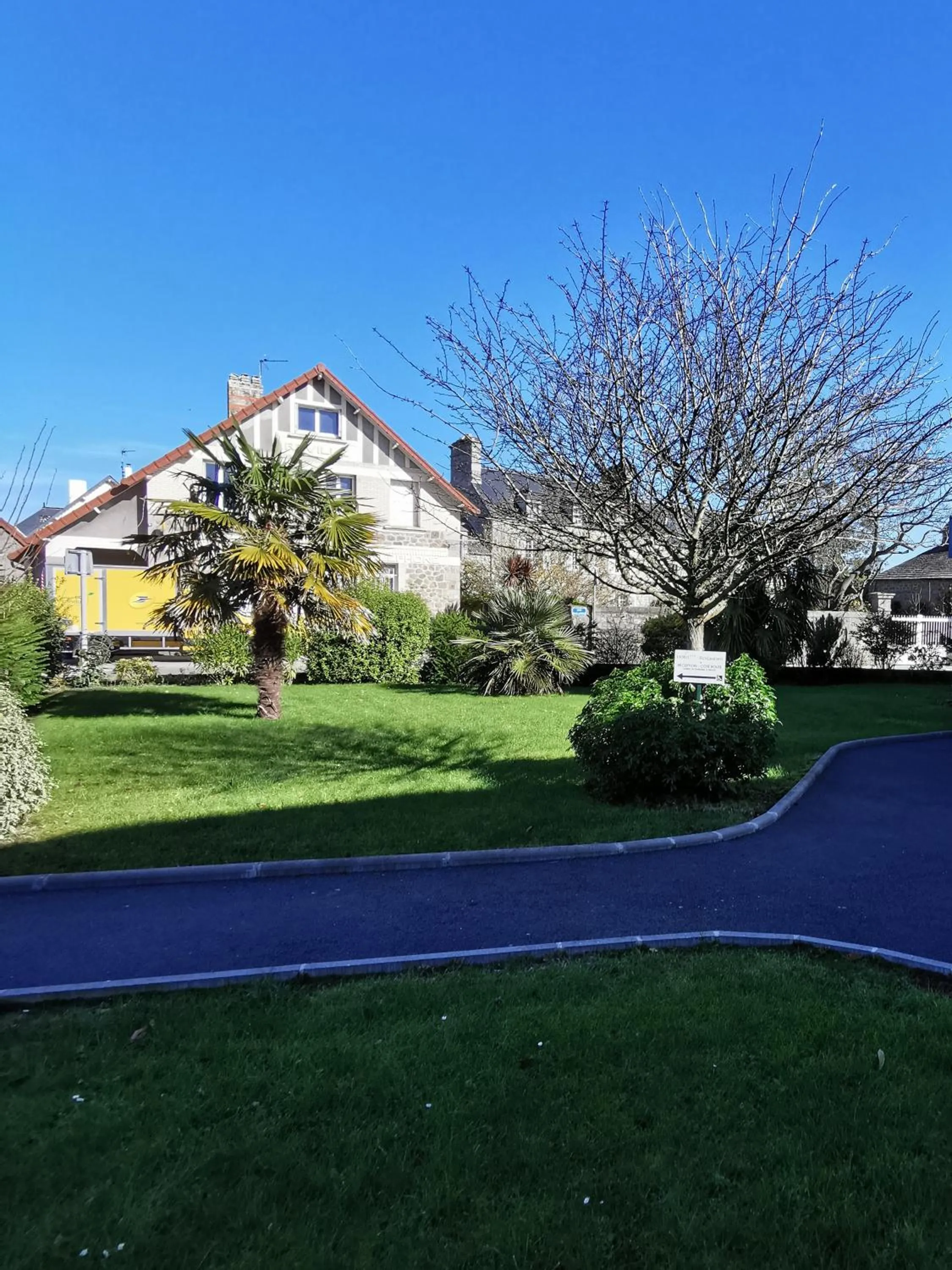 Garden in Hotel Logis Au Moyne de Saire
