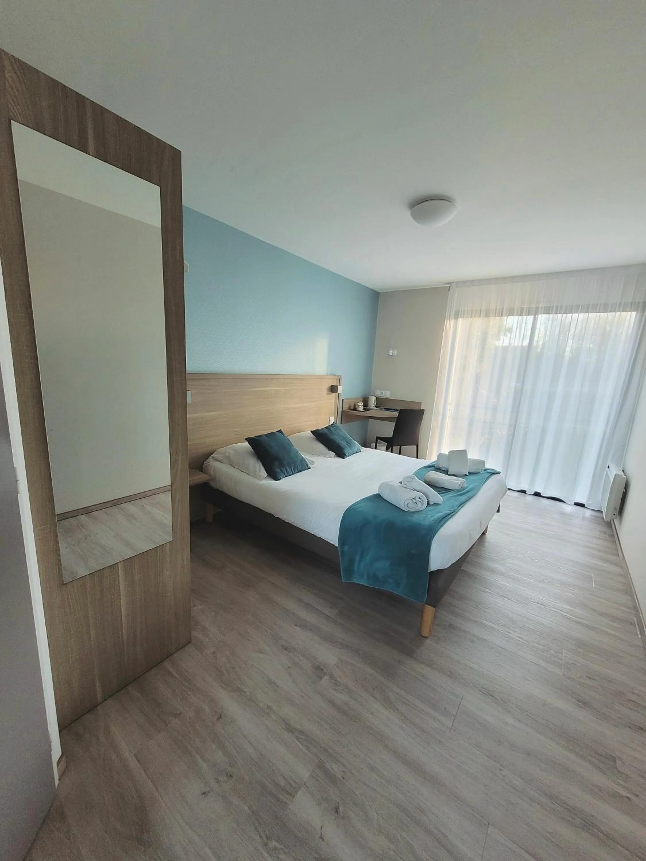 Bed in Hotel Logis Au Moyne de Saire