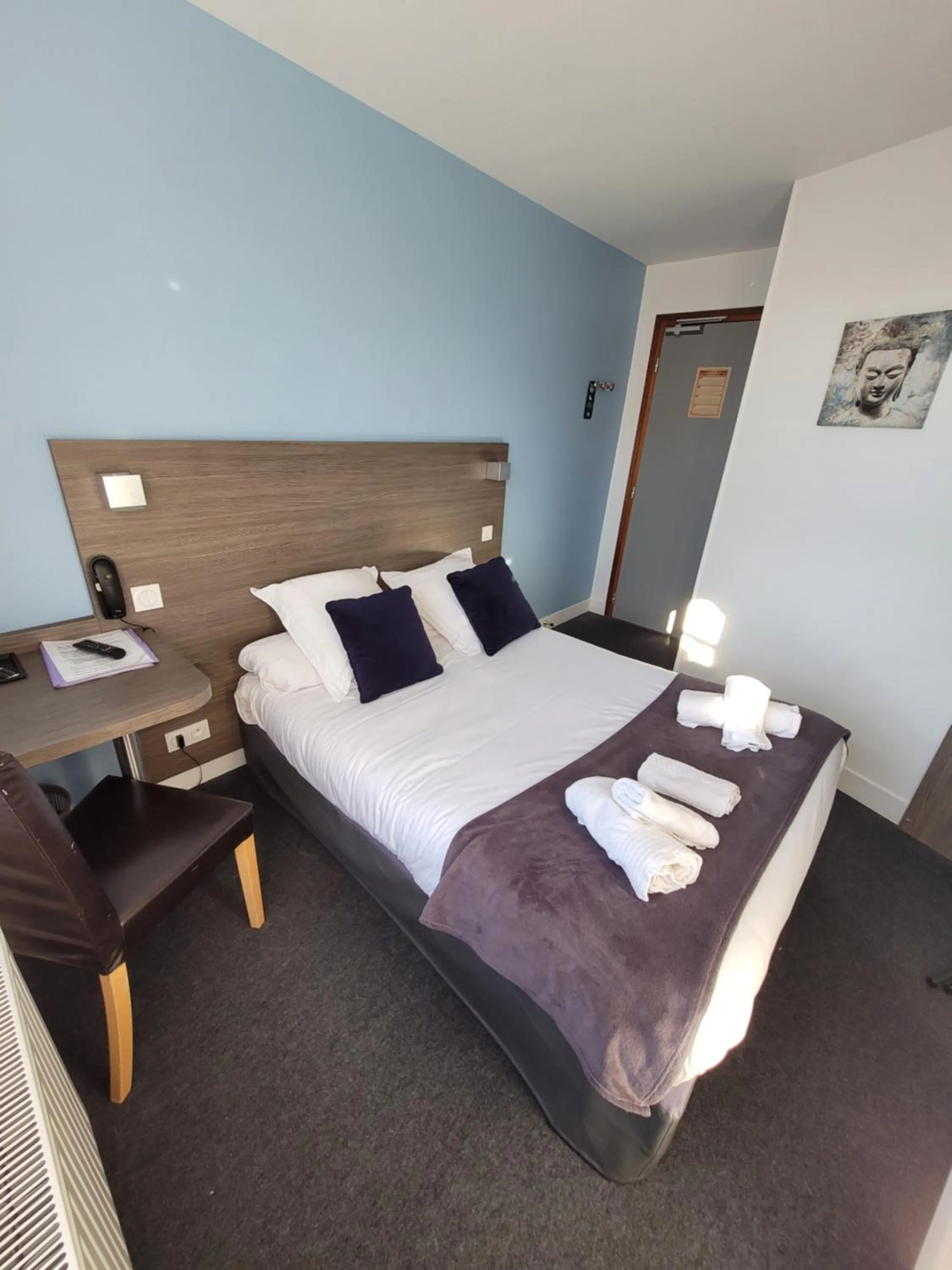 Bed in Hotel Logis Au Moyne de Saire