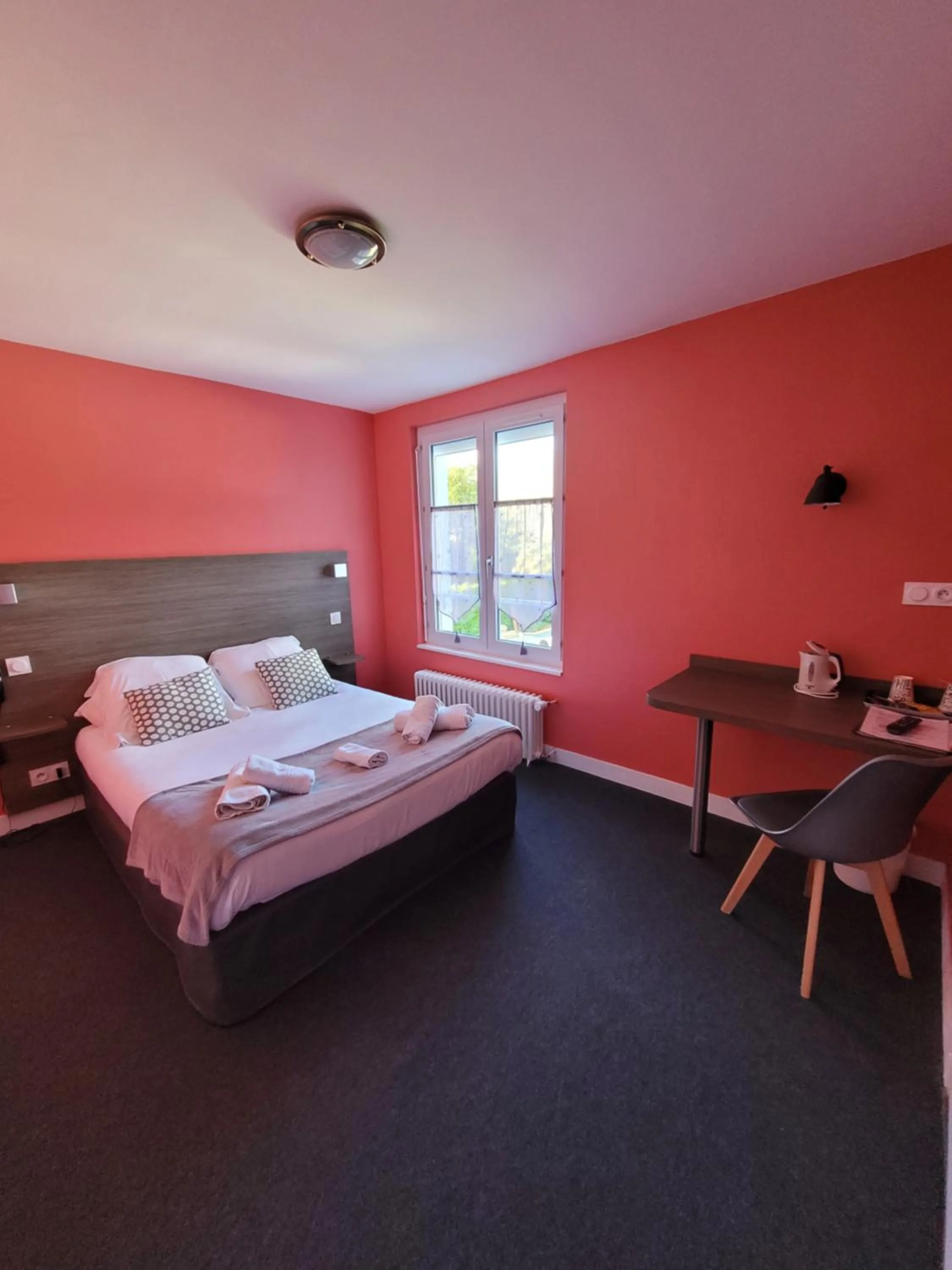 Bed in Hotel Logis Au Moyne de Saire