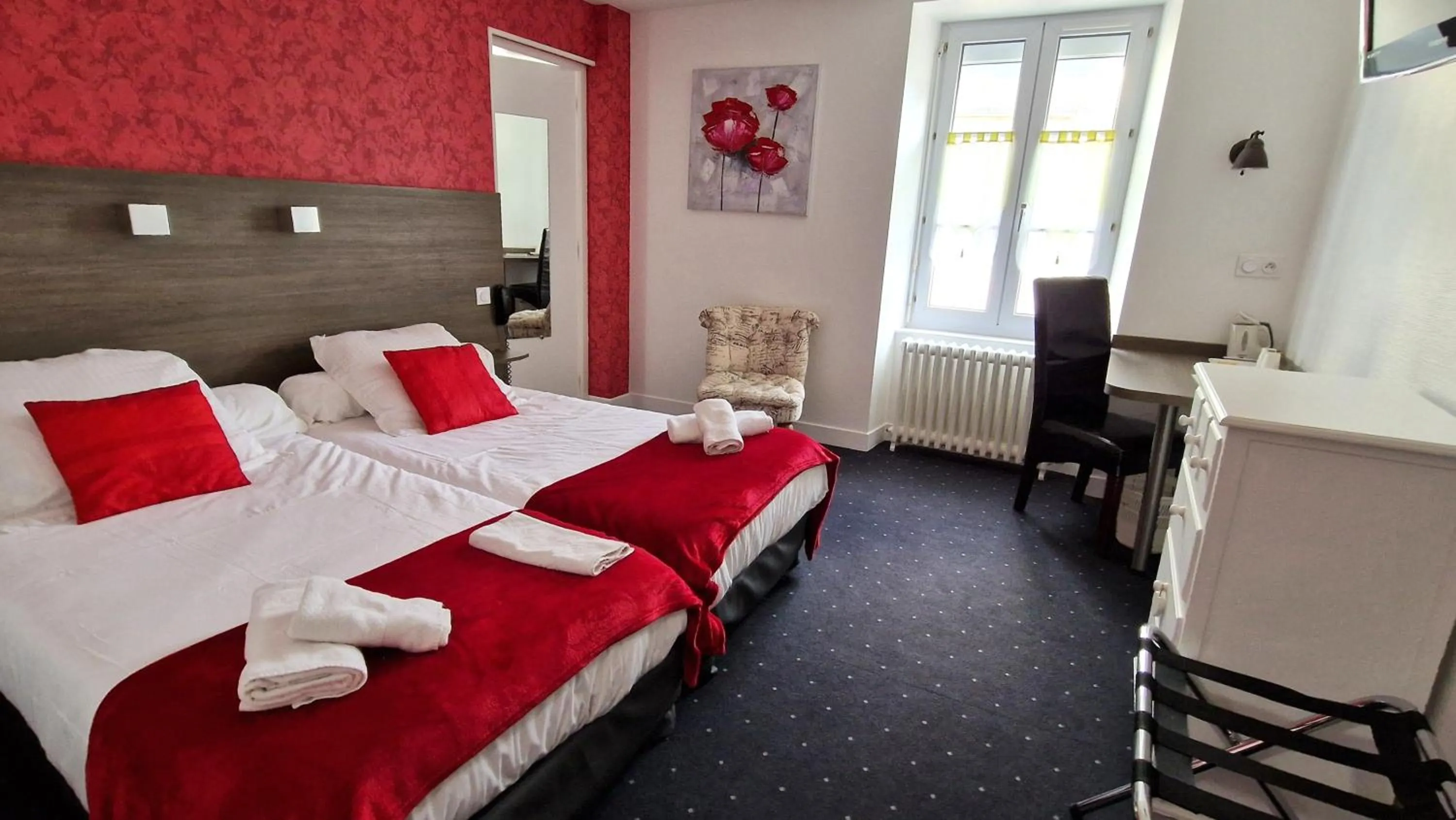 Bed in Hotel Logis Au Moyne de Saire