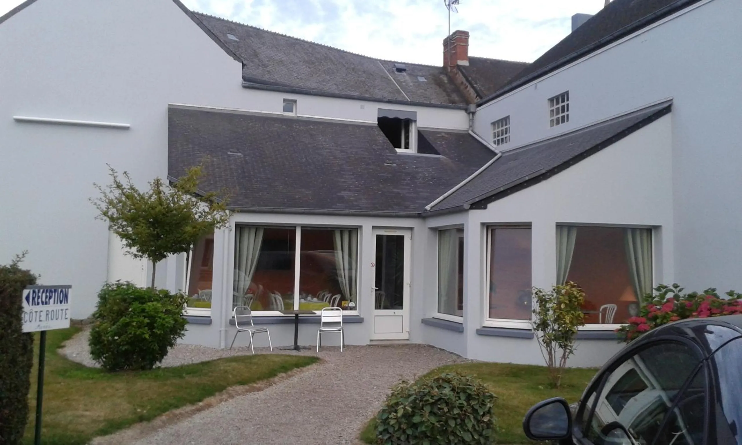 Facade/entrance in Hotel Logis Au Moyne de Saire