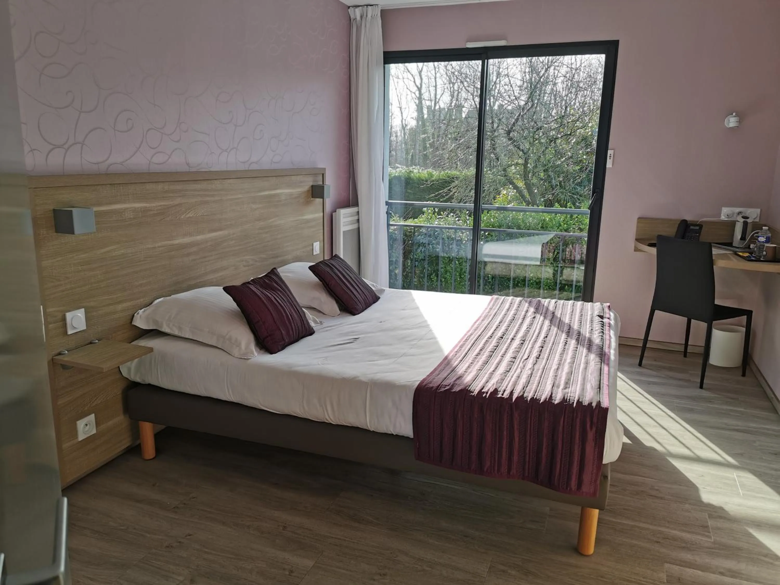 Bed in Hotel Logis Au Moyne de Saire