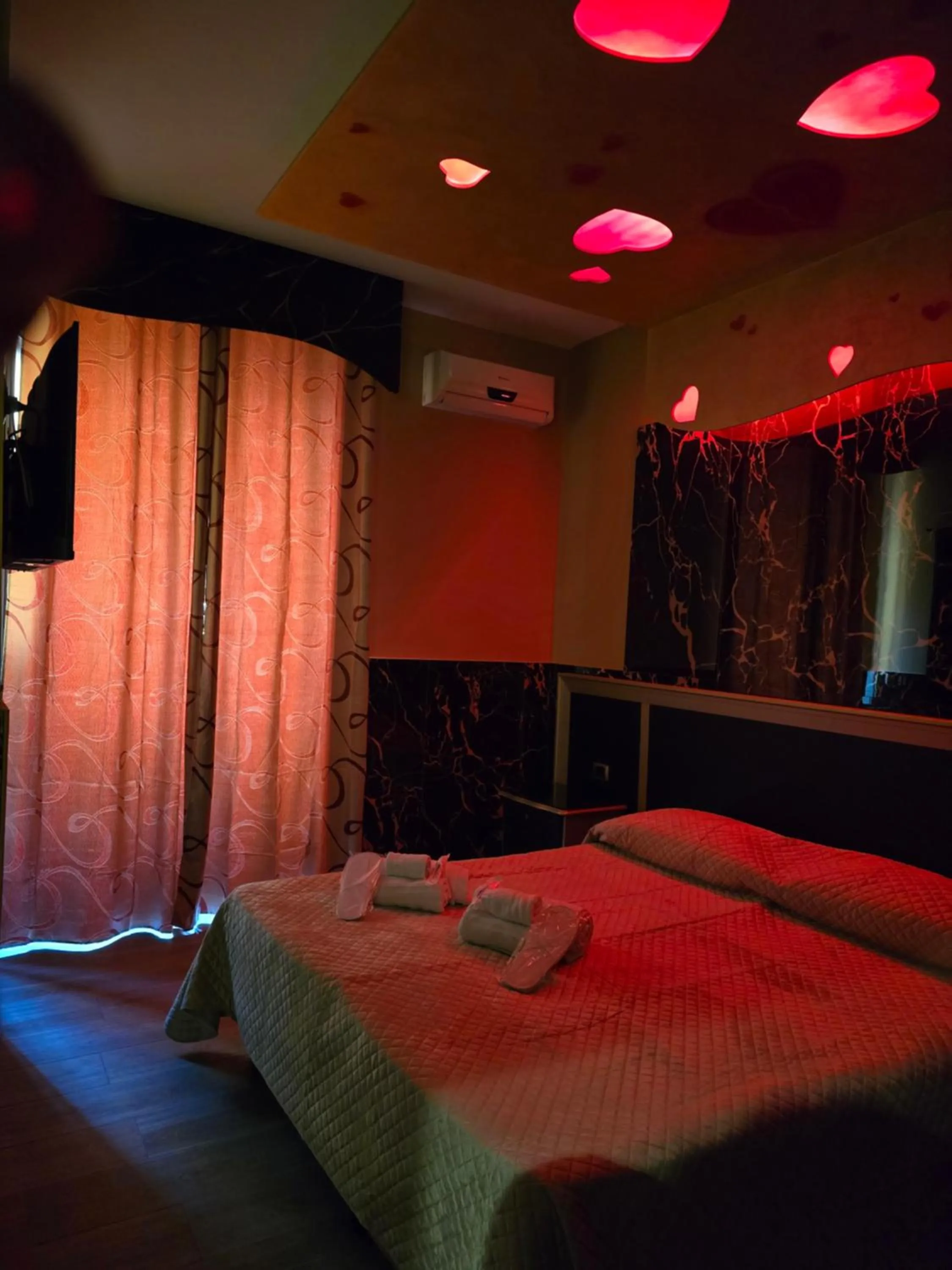 Bedroom, Bed in Hotel Iris