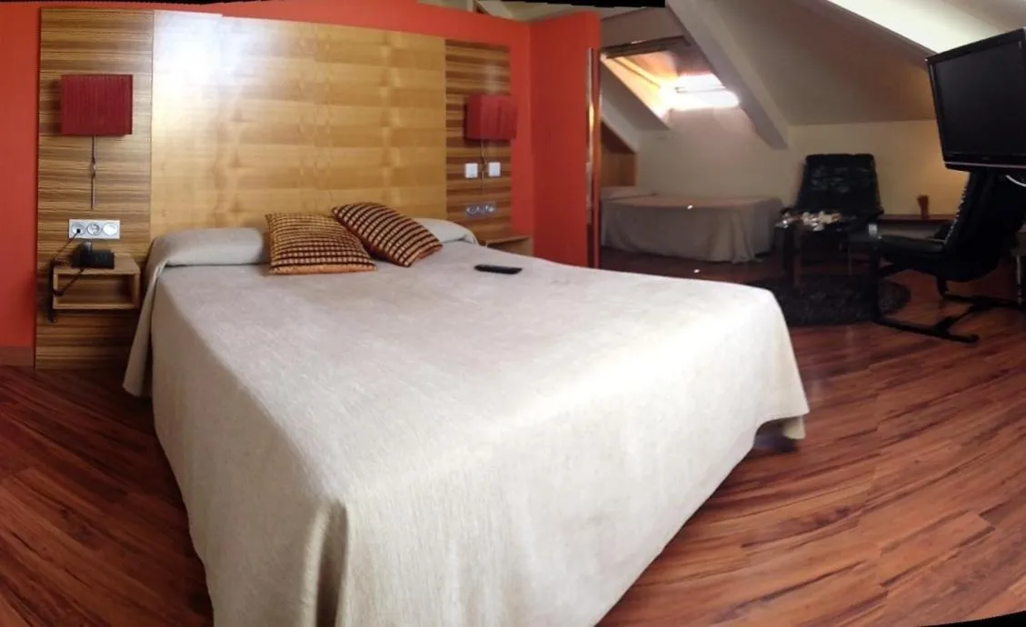 Bedroom, Bed in Hotel Spa QH Centro León