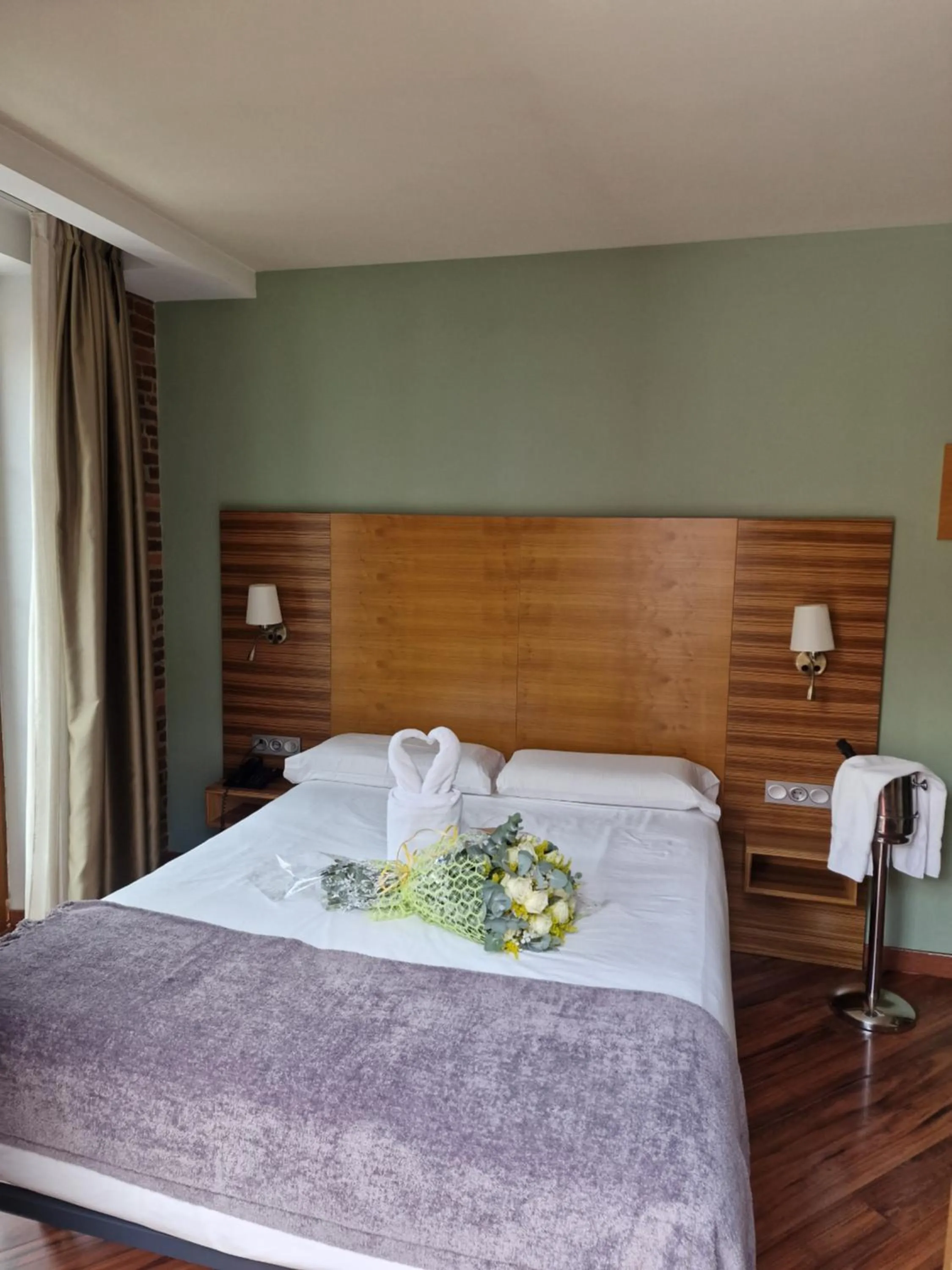 Bed in Hotel Spa QH Centro León