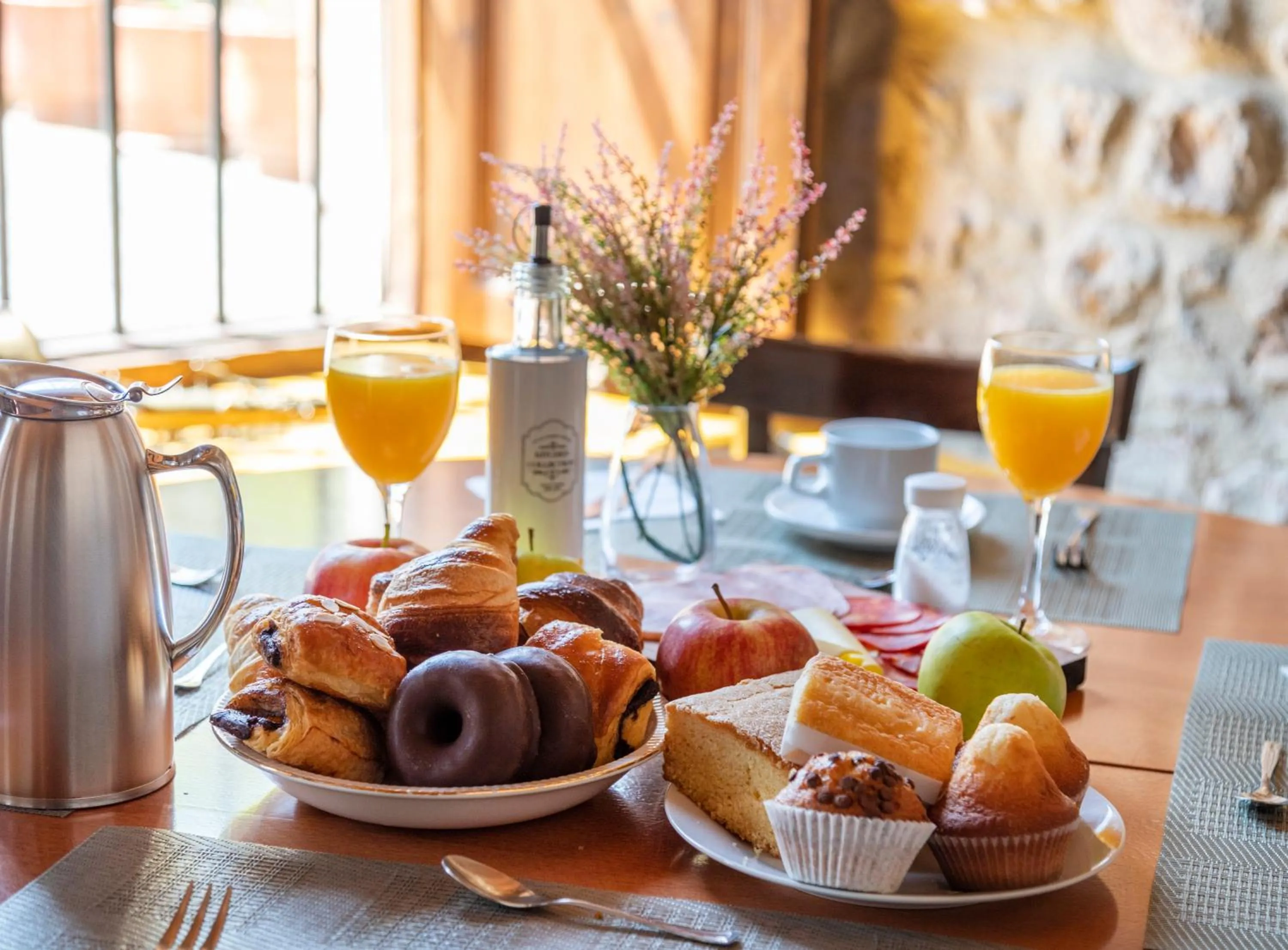 Food and drinks in La Casona de Hermosa