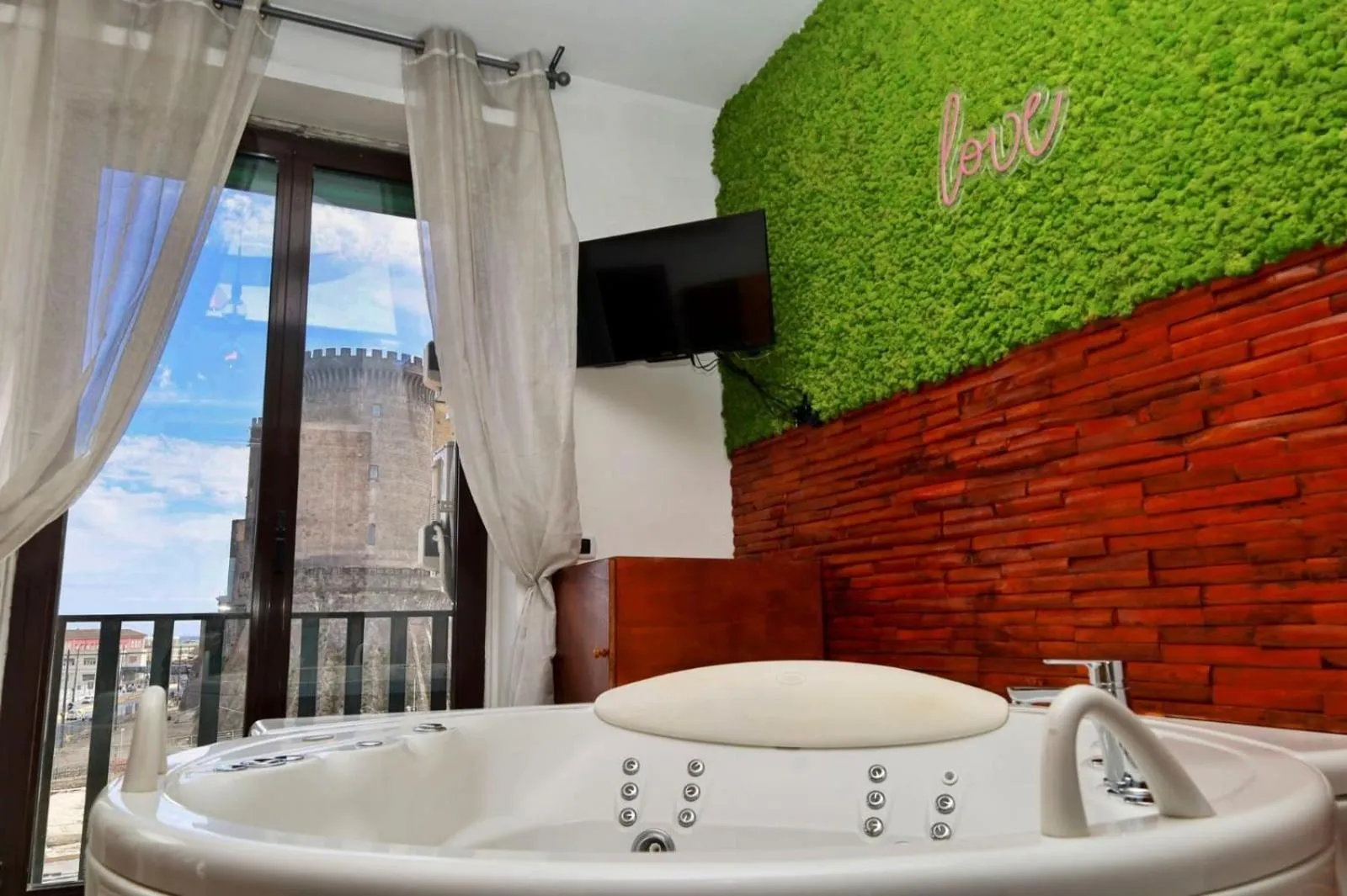 Hot Tub in Covo Degli Angioini