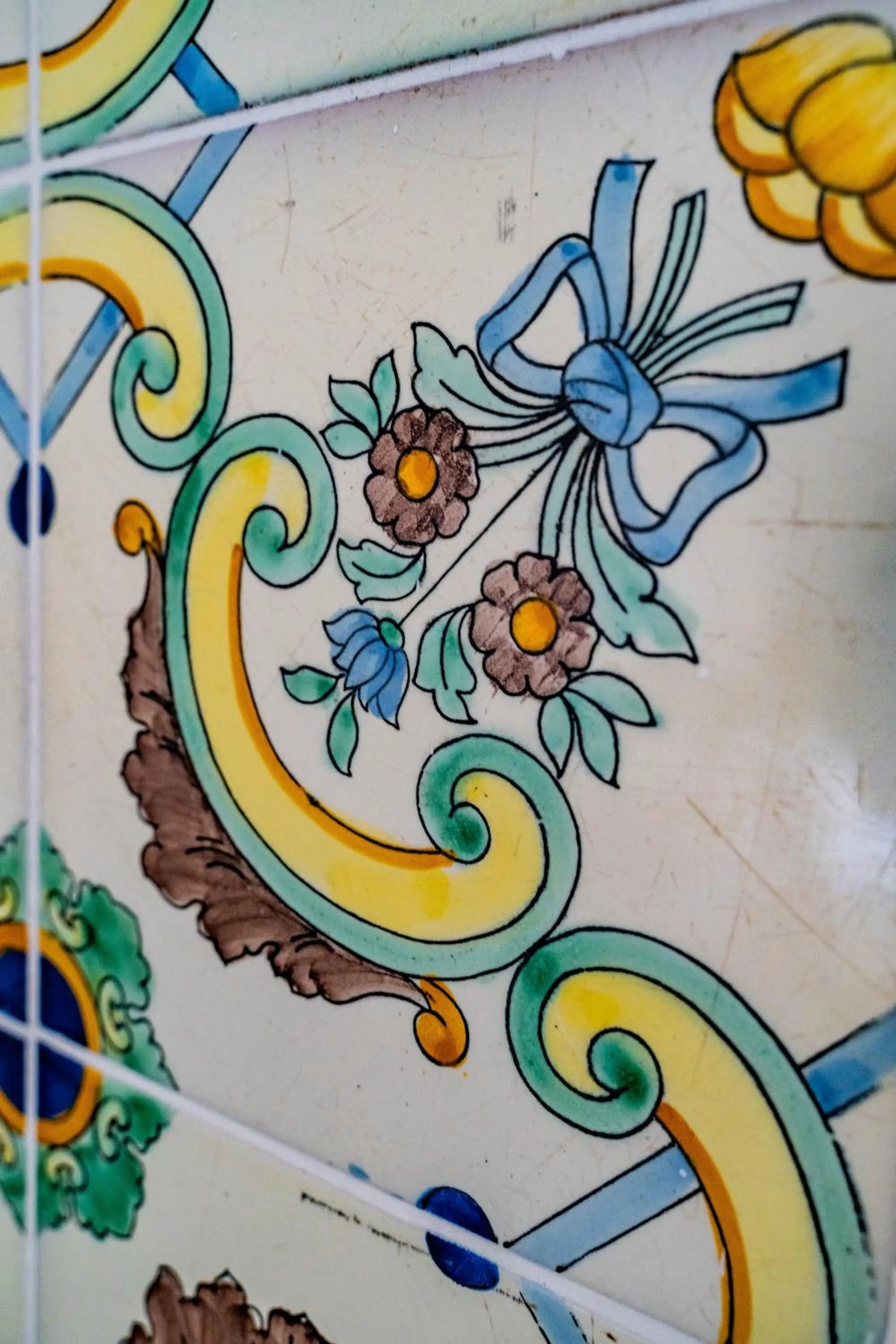 Decorative detail in Covo Degli Angioini