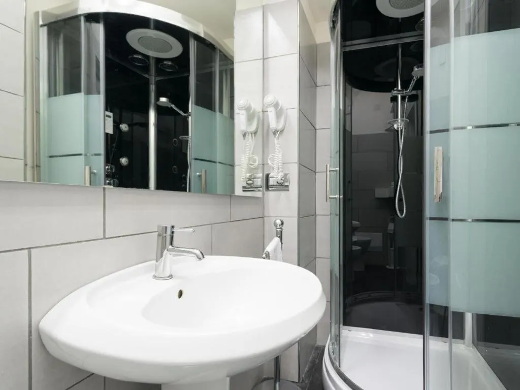 Shower in Covo Degli Angioini