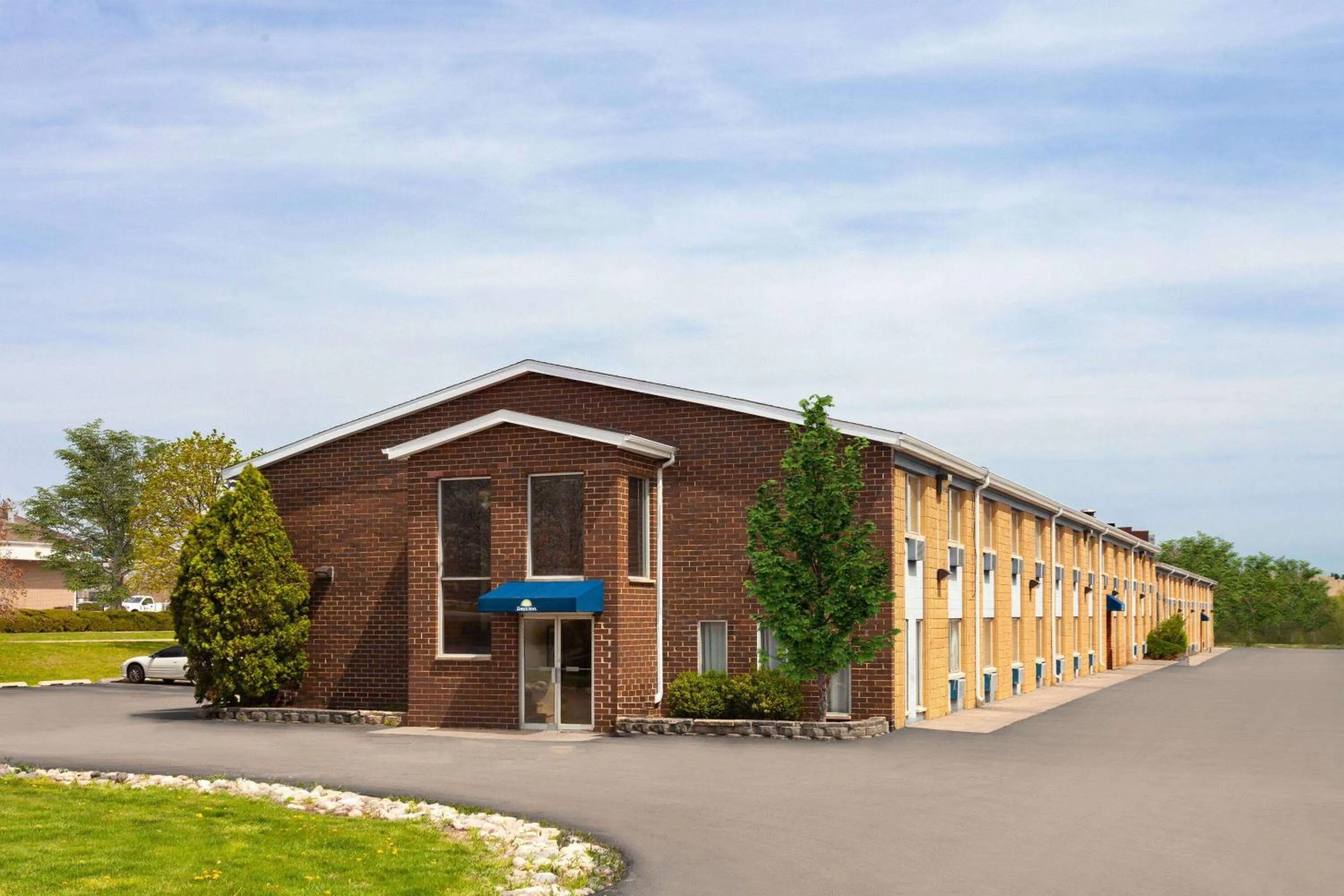 Property building in Days Inn by Wyndham Rockford I-90 Walking Distance to Casino