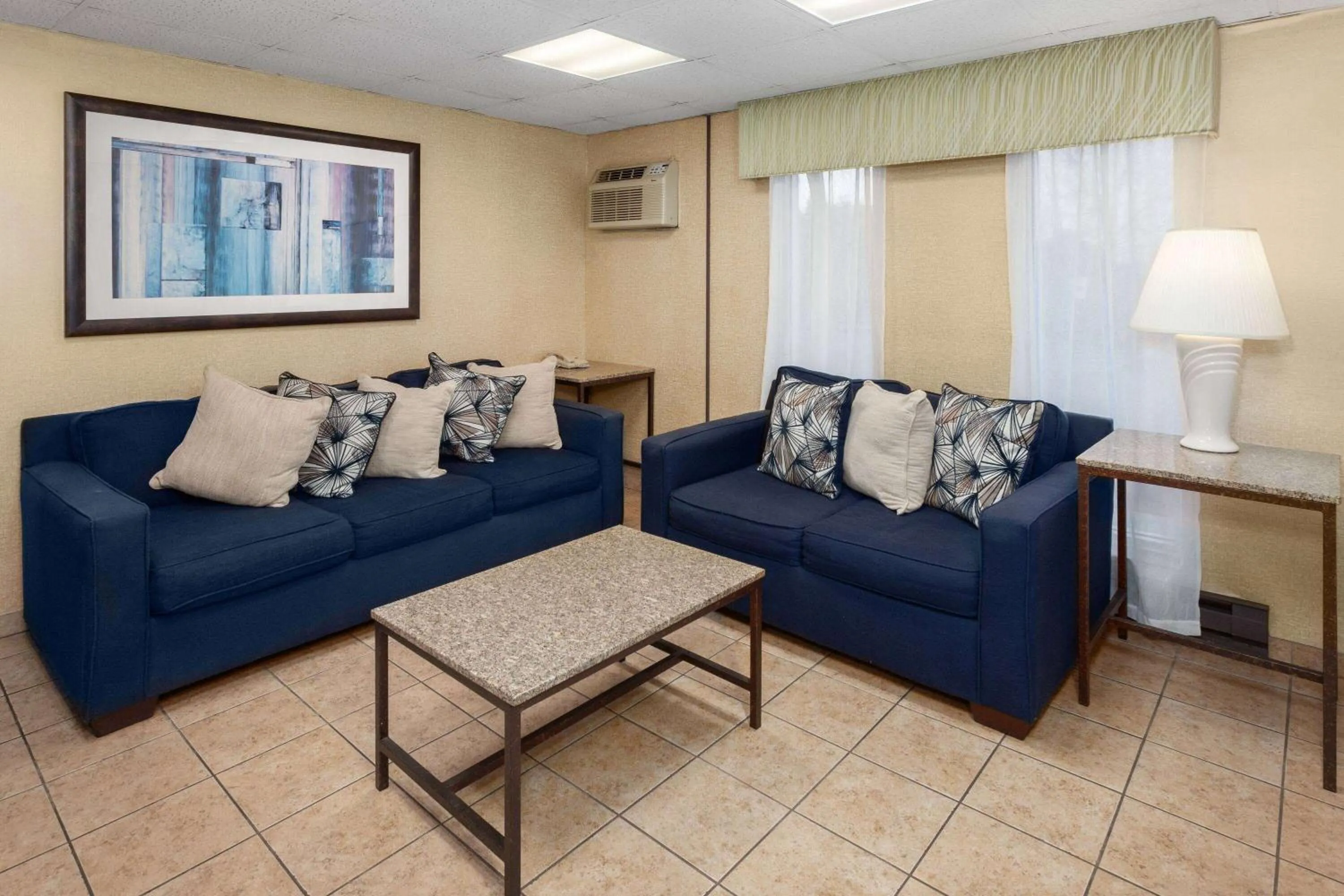 Lobby or reception in Days Inn by Wyndham Rockford I-90 Walking Distance to Casino