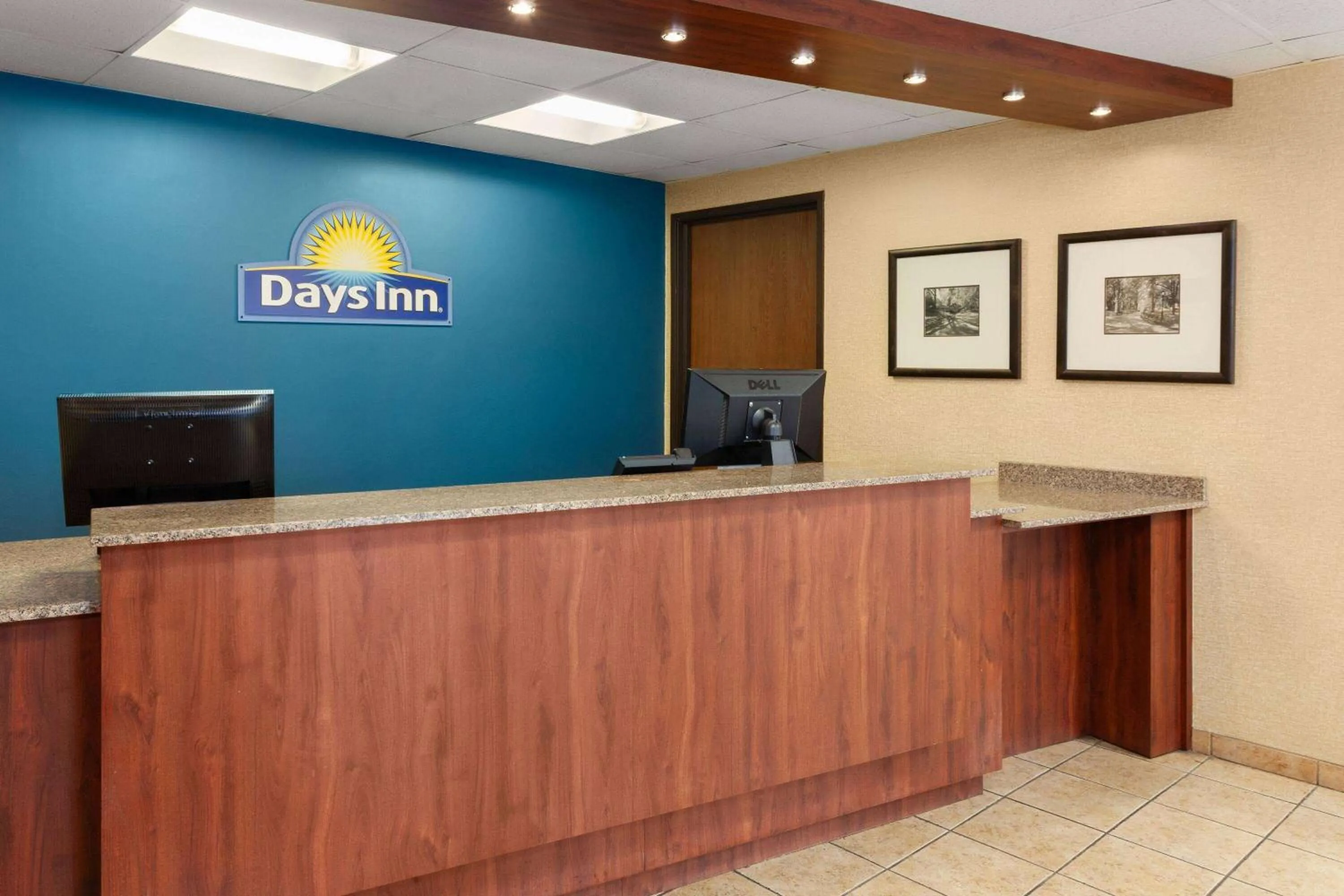 Lobby or reception in Days Inn by Wyndham Rockford I-90 Walking Distance to Casino