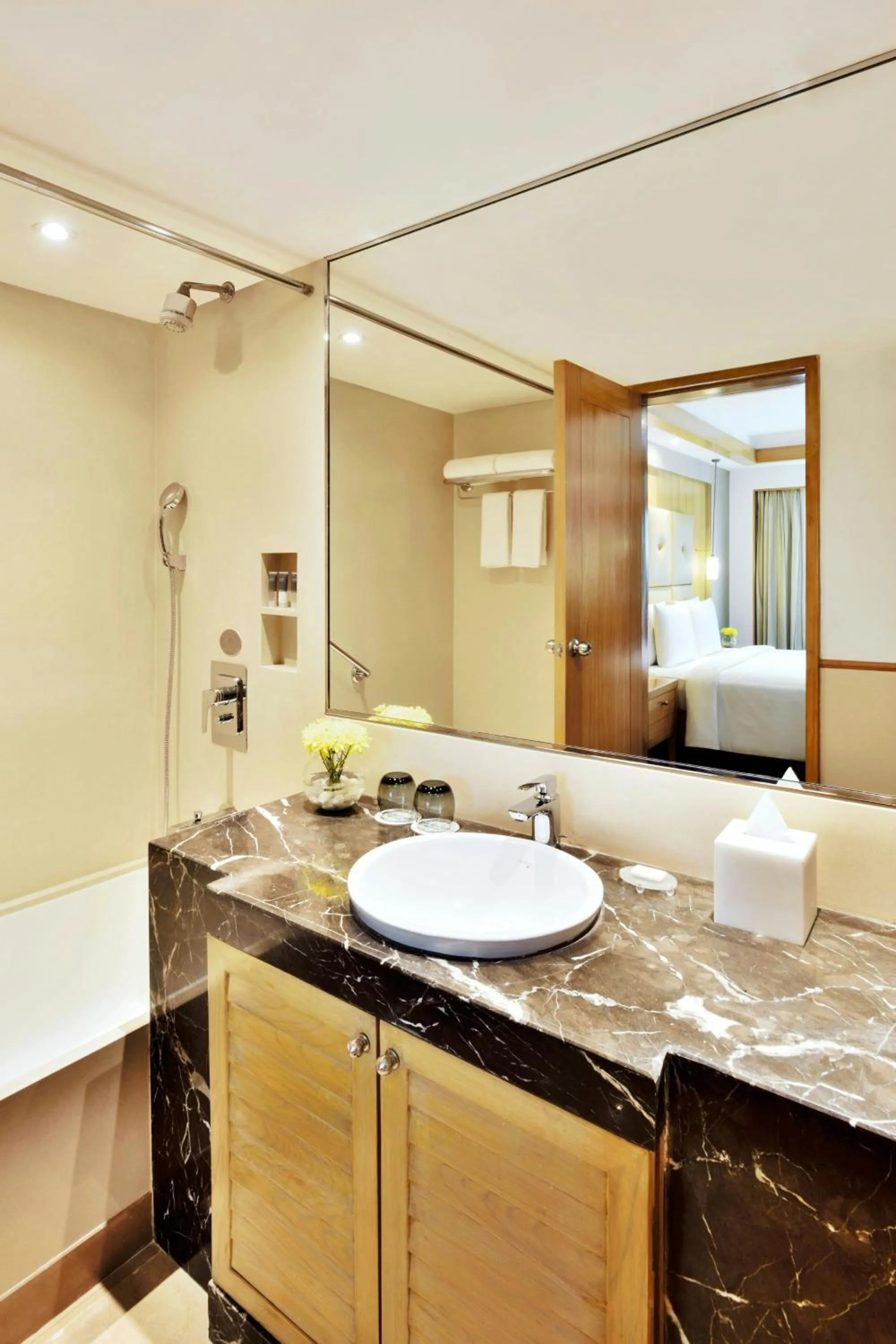 Bathroom in Courtyard by Marriott Chennai