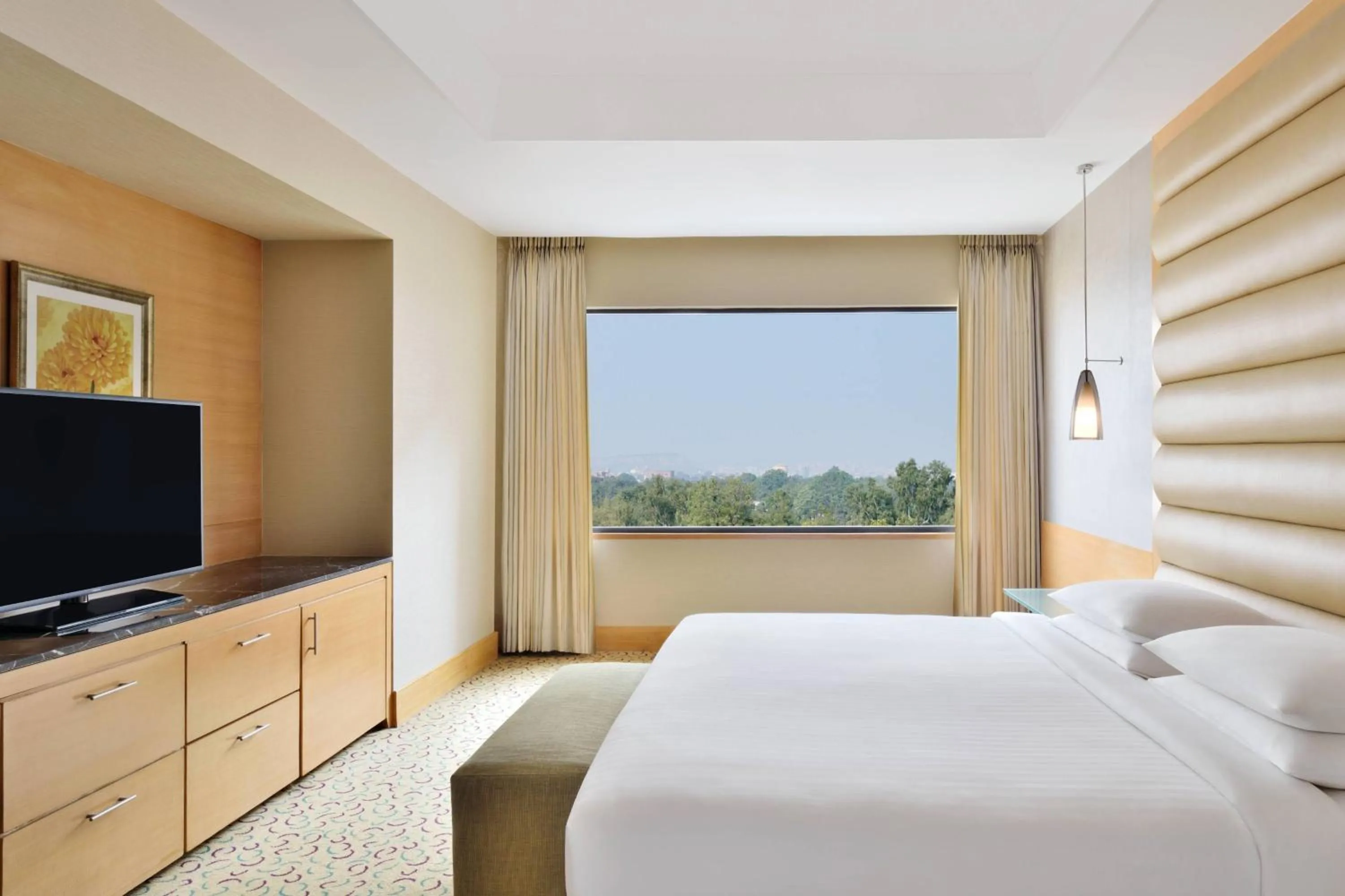 Bedroom, Bed in Courtyard by Marriott Chennai