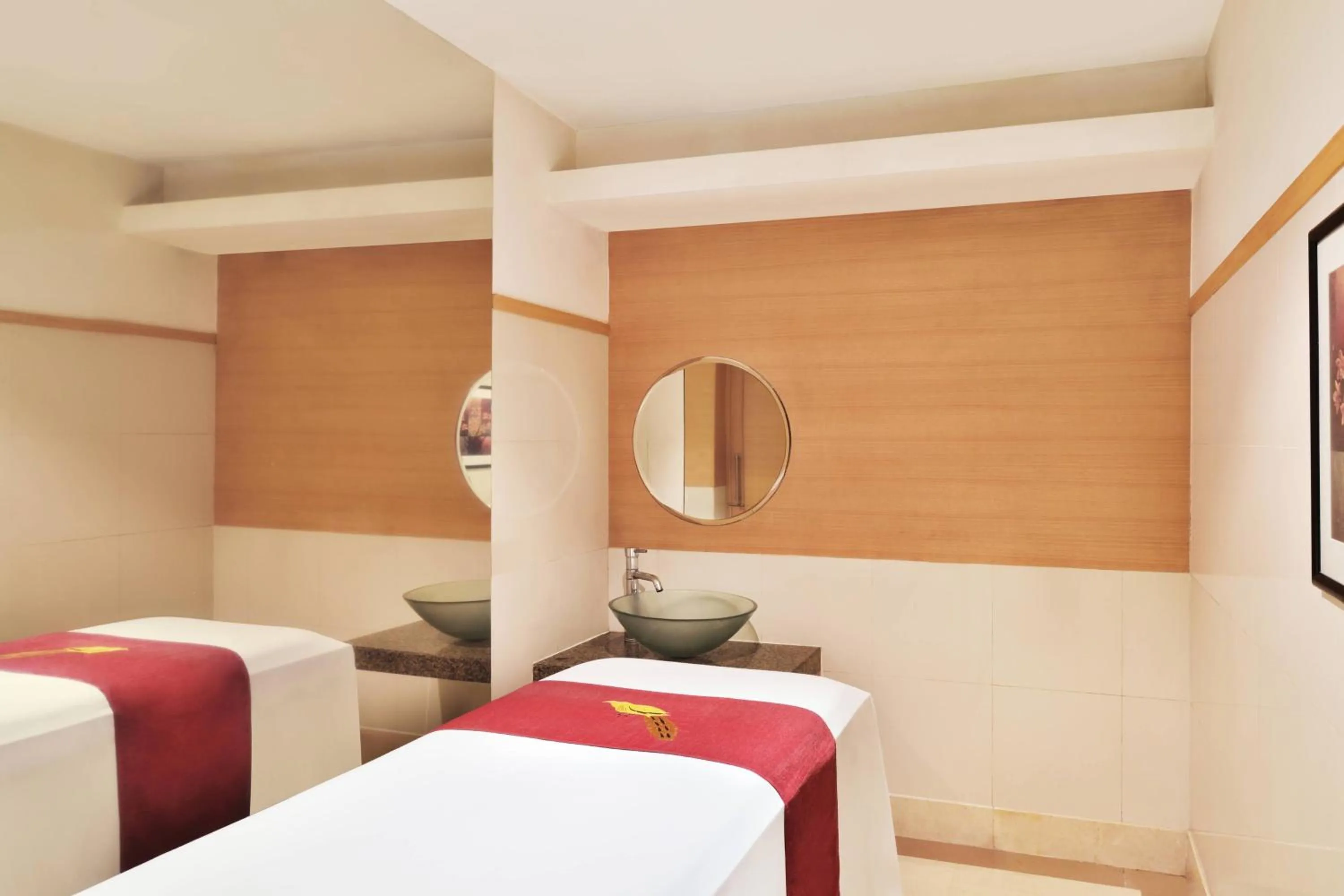 Spa and wellness centre/facilities, Bed in Courtyard by Marriott Chennai