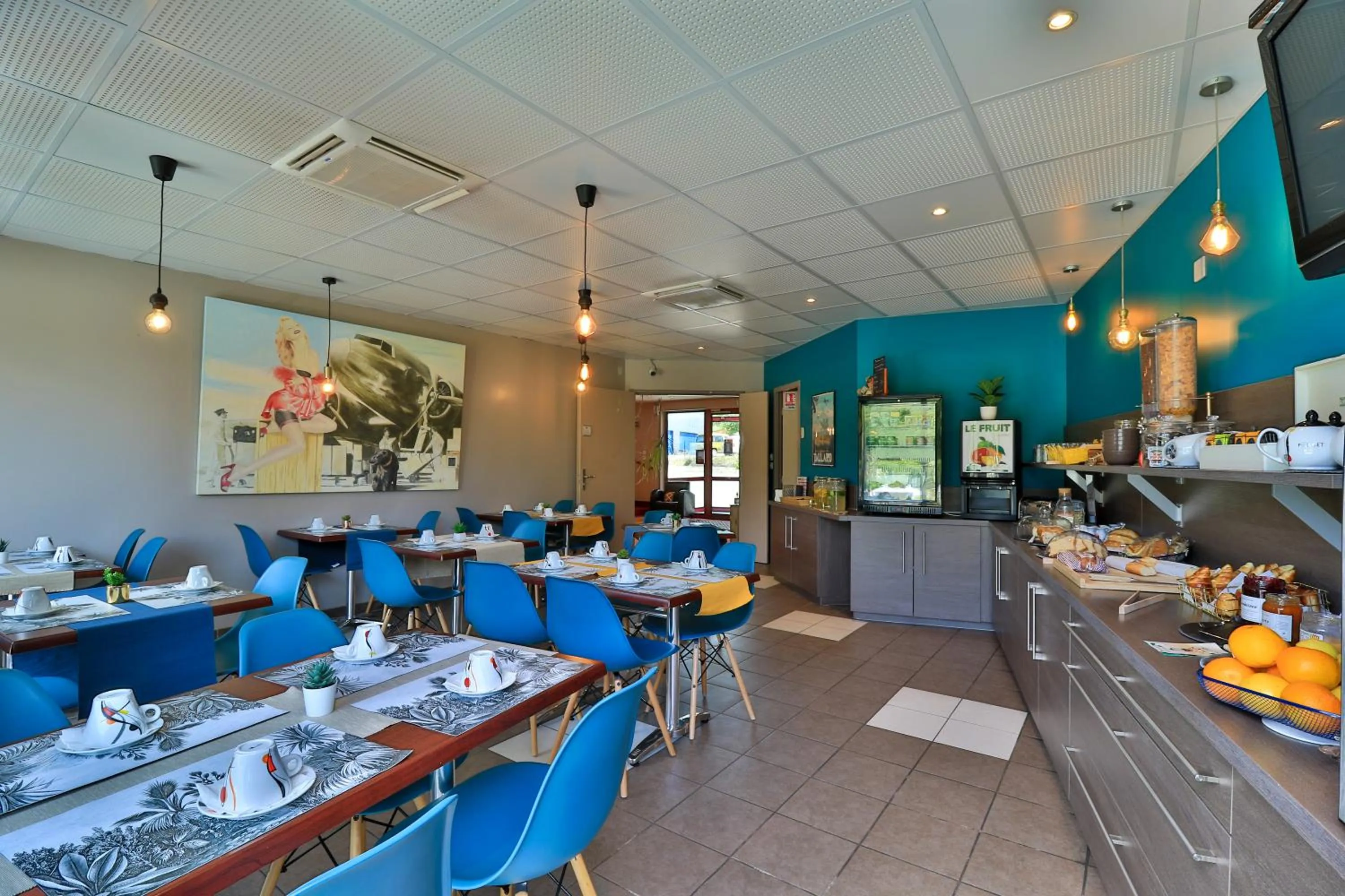 Breakfast in The Originals Boutique, Hôtel Le Cap, Gap Sud