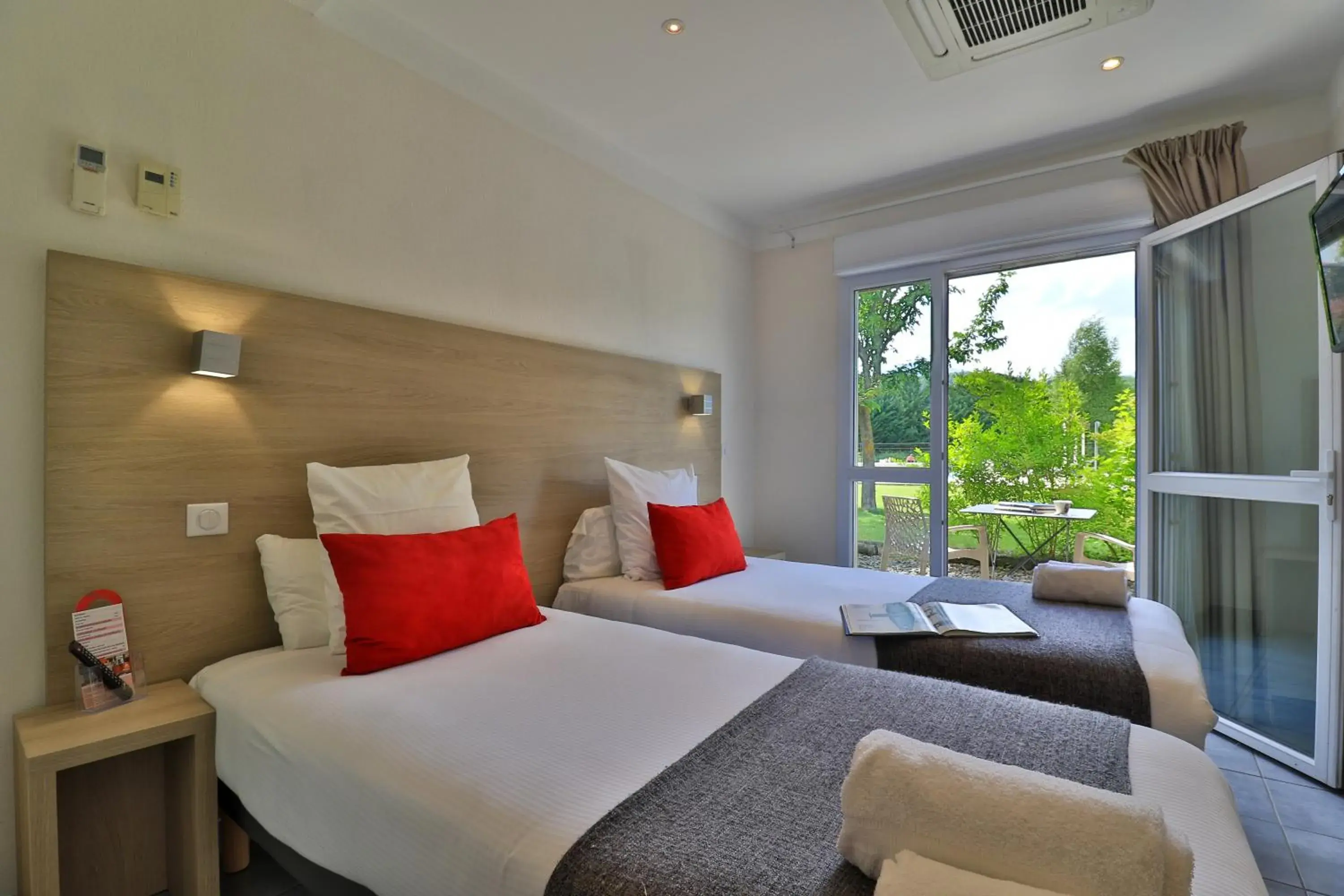 Studio Twin with Garden View in The Originals Boutique, Hôtel Le Cap, Gap Sud Studio Twin with Garden View in The Originals Boutique, Hôtel Le Cap, Gap Sud