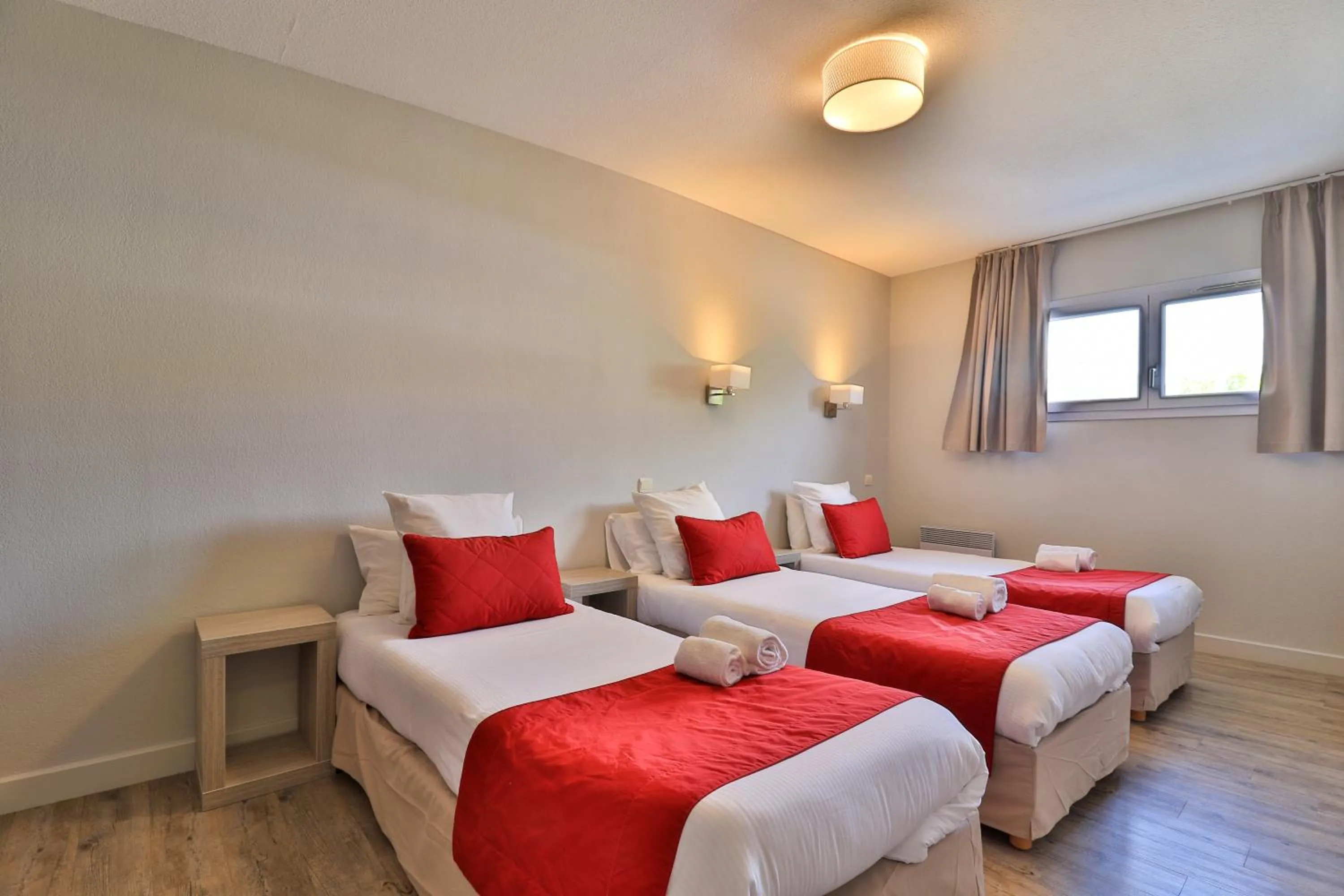 Bed in The Originals Boutique, Hôtel Le Cap, Gap Sud