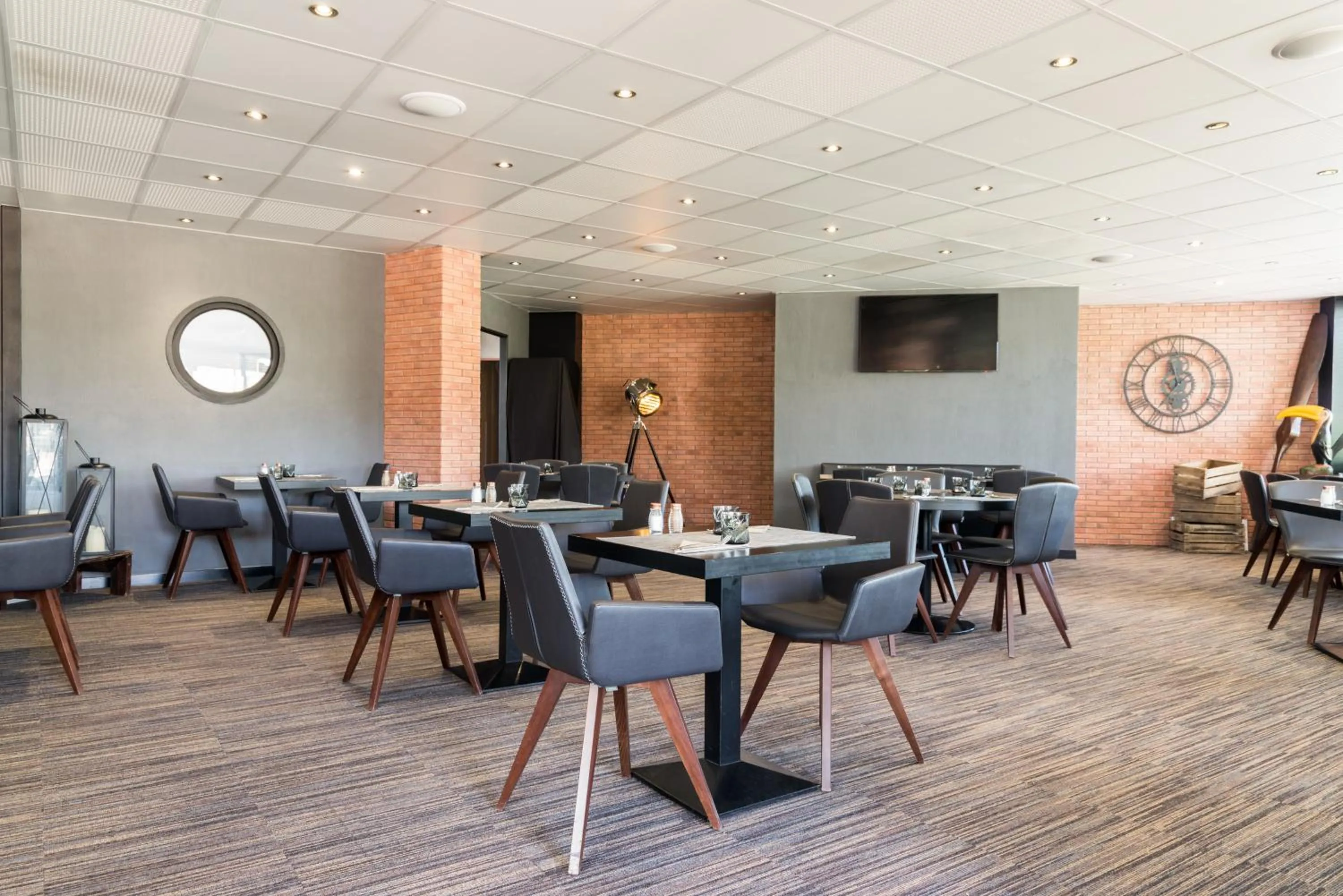 Restaurant/places to eat in The Originals Boutique, Hôtel Le Cap, Gap Sud