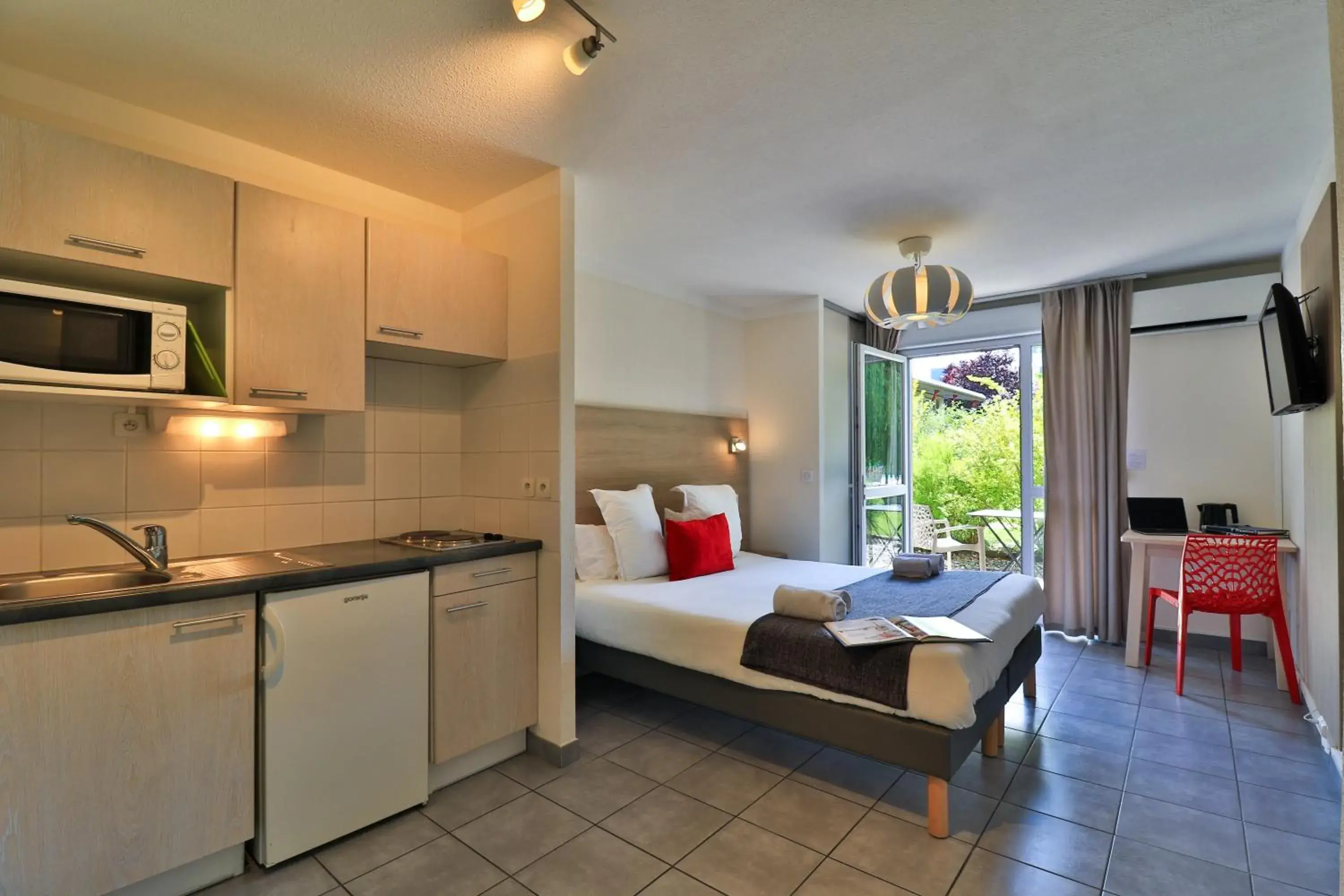 Studio with Garden View in The Originals Boutique, Hôtel Le Cap, Gap Sud Studio with Garden View in The Originals Boutique, Hôtel Le Cap, Gap Sud