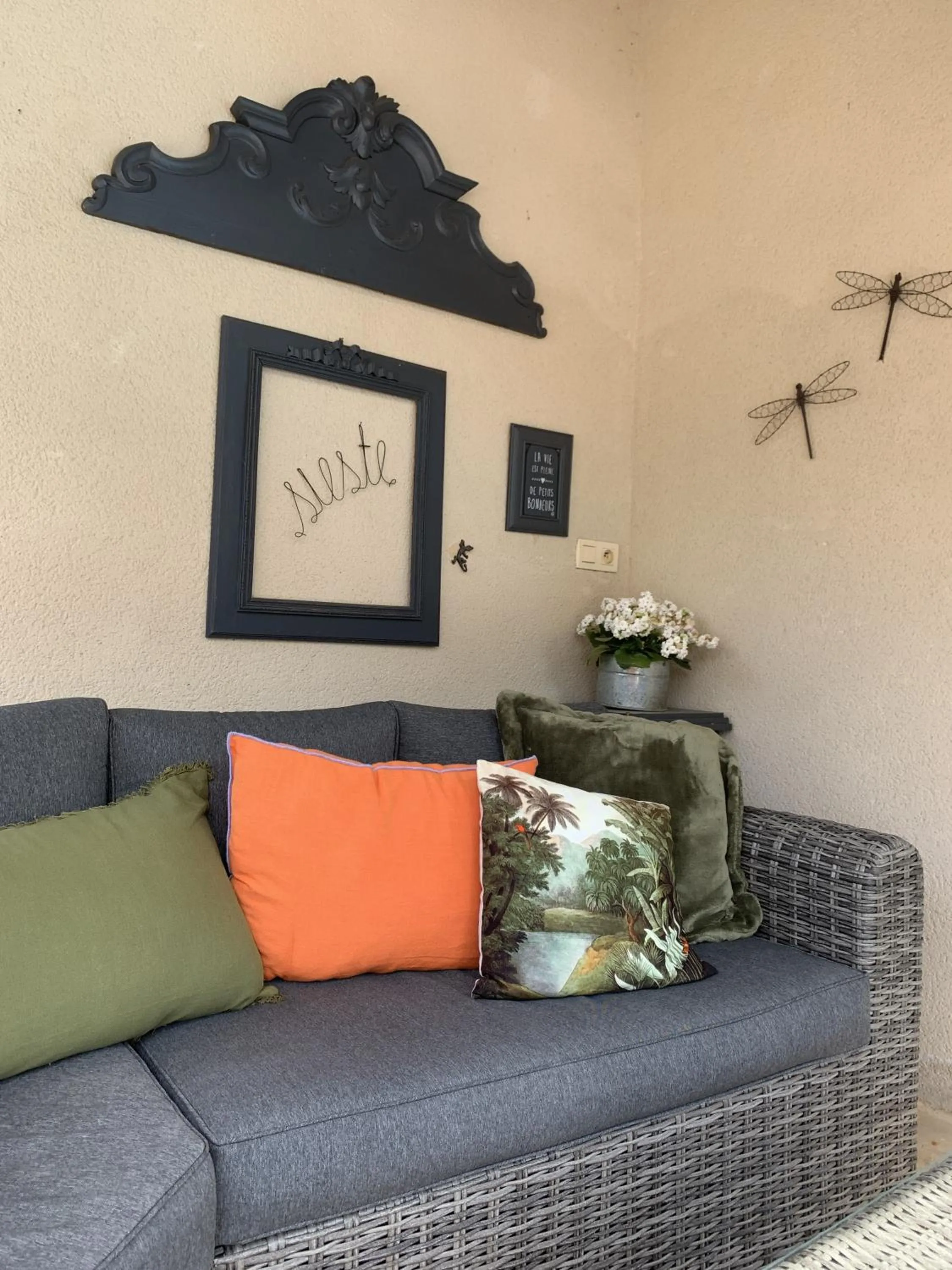 Seating area in Le Couvent