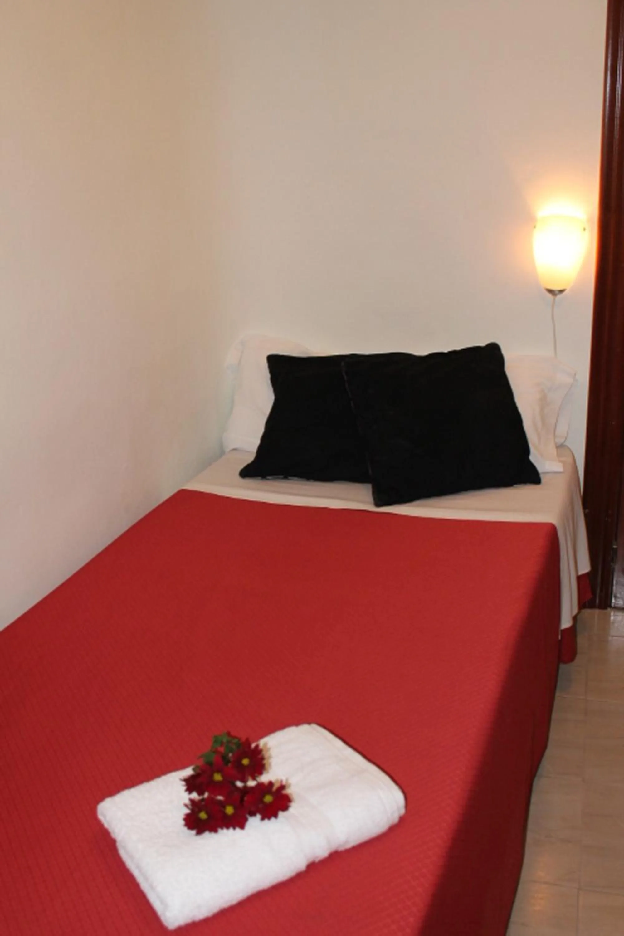 Bed in Pensión Duquesa Bed & Breakfast