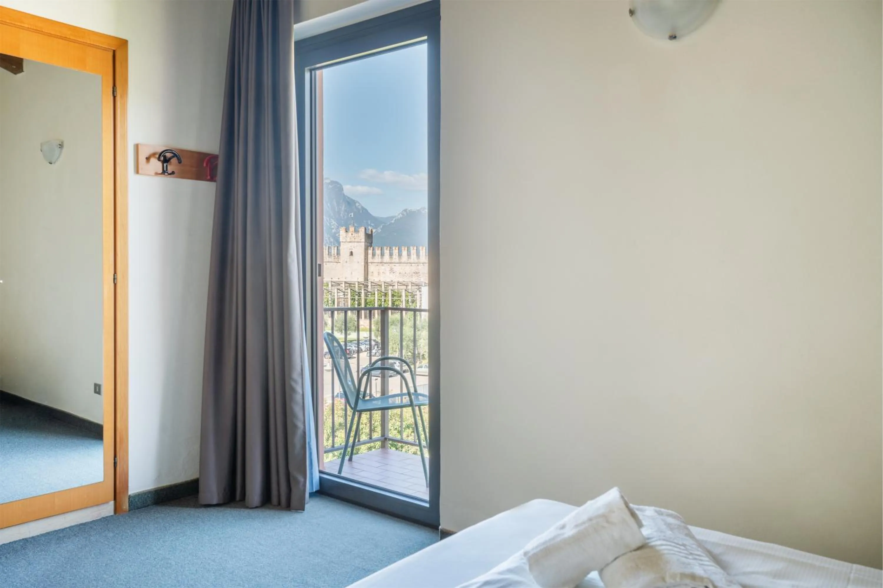 View (from property/room), Bed in Hotel Al Castello