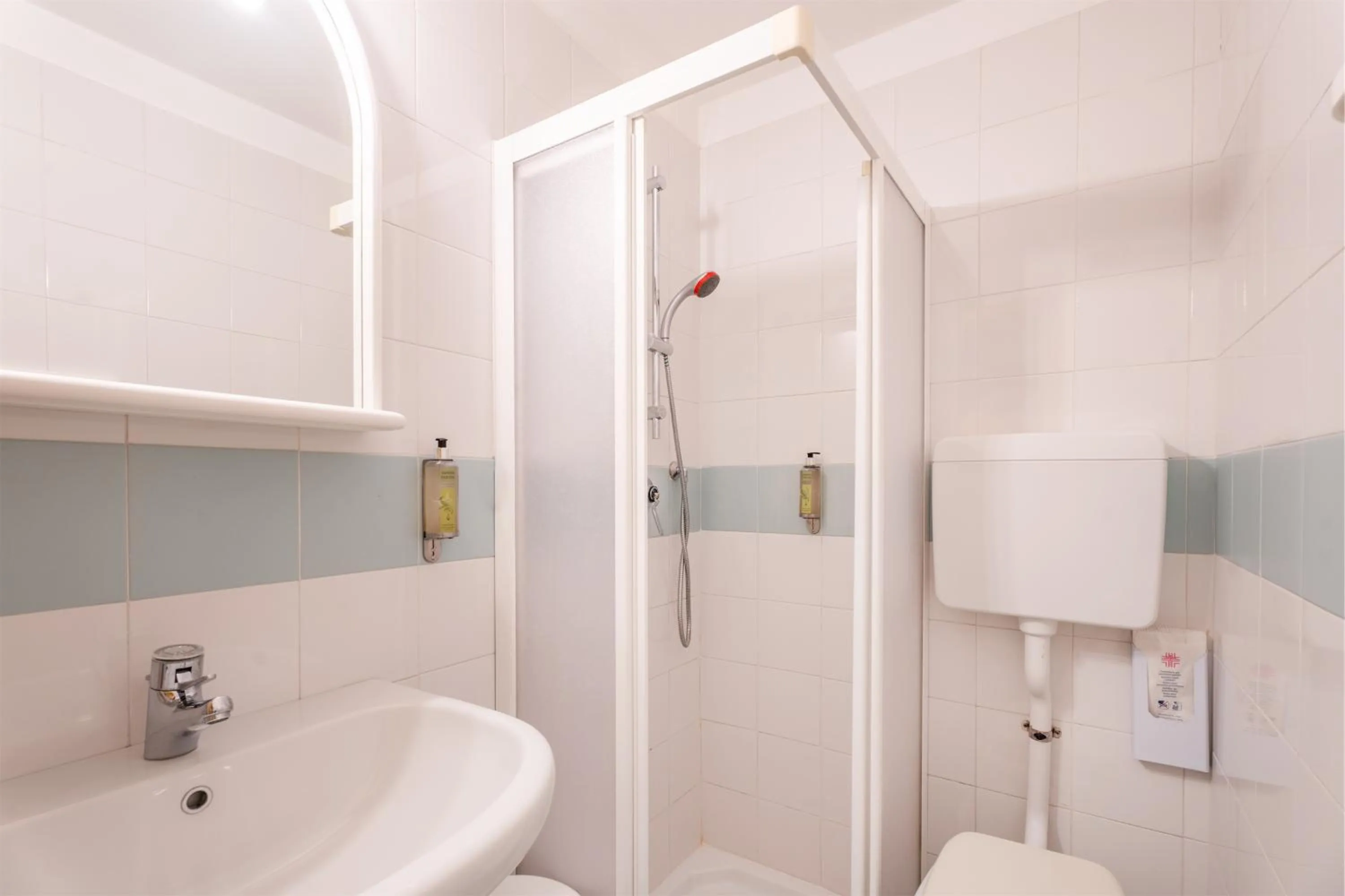 Shower in Hotel Al Castello