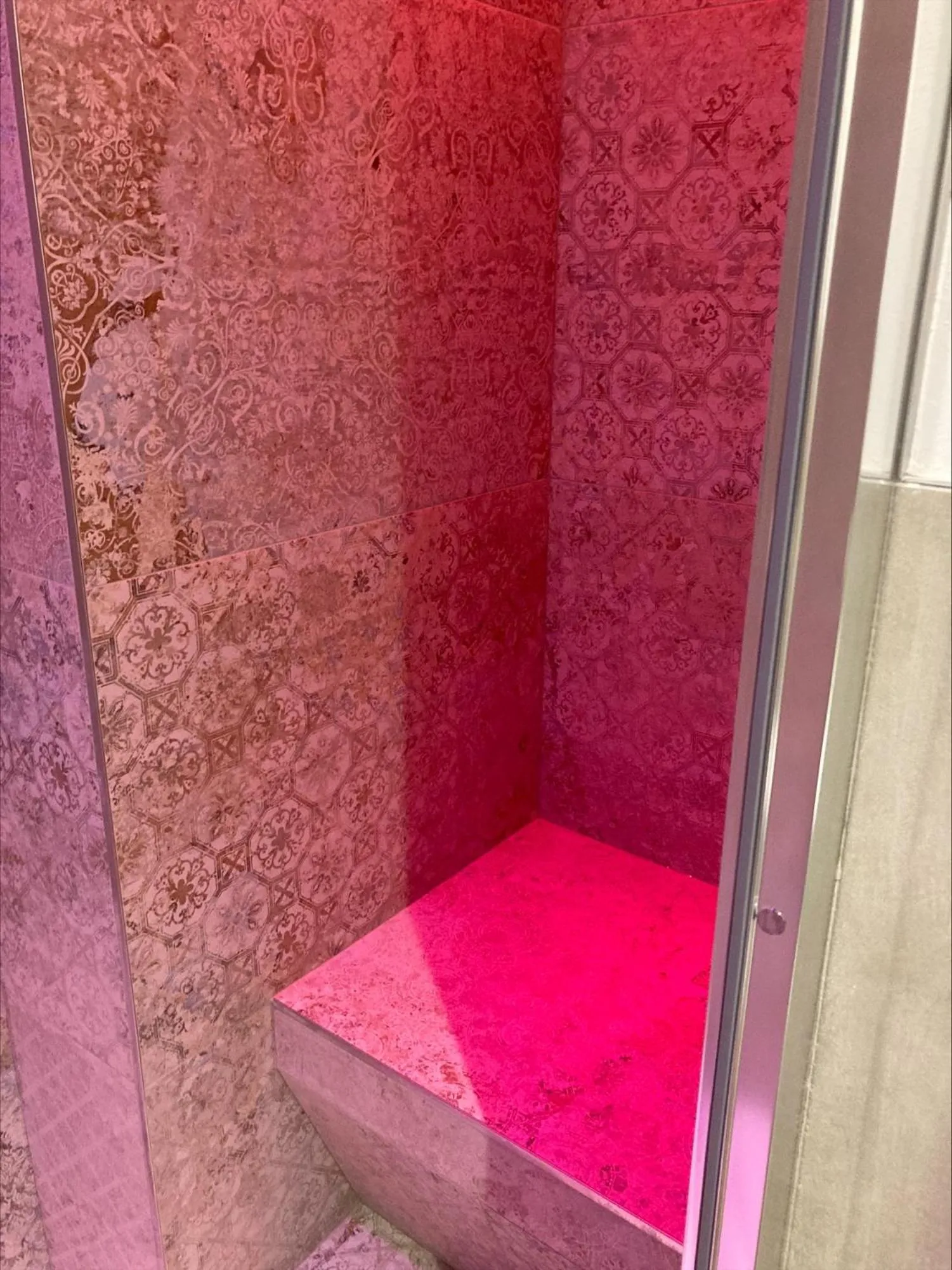 Shower in Berg Hotel Latemar Spitze