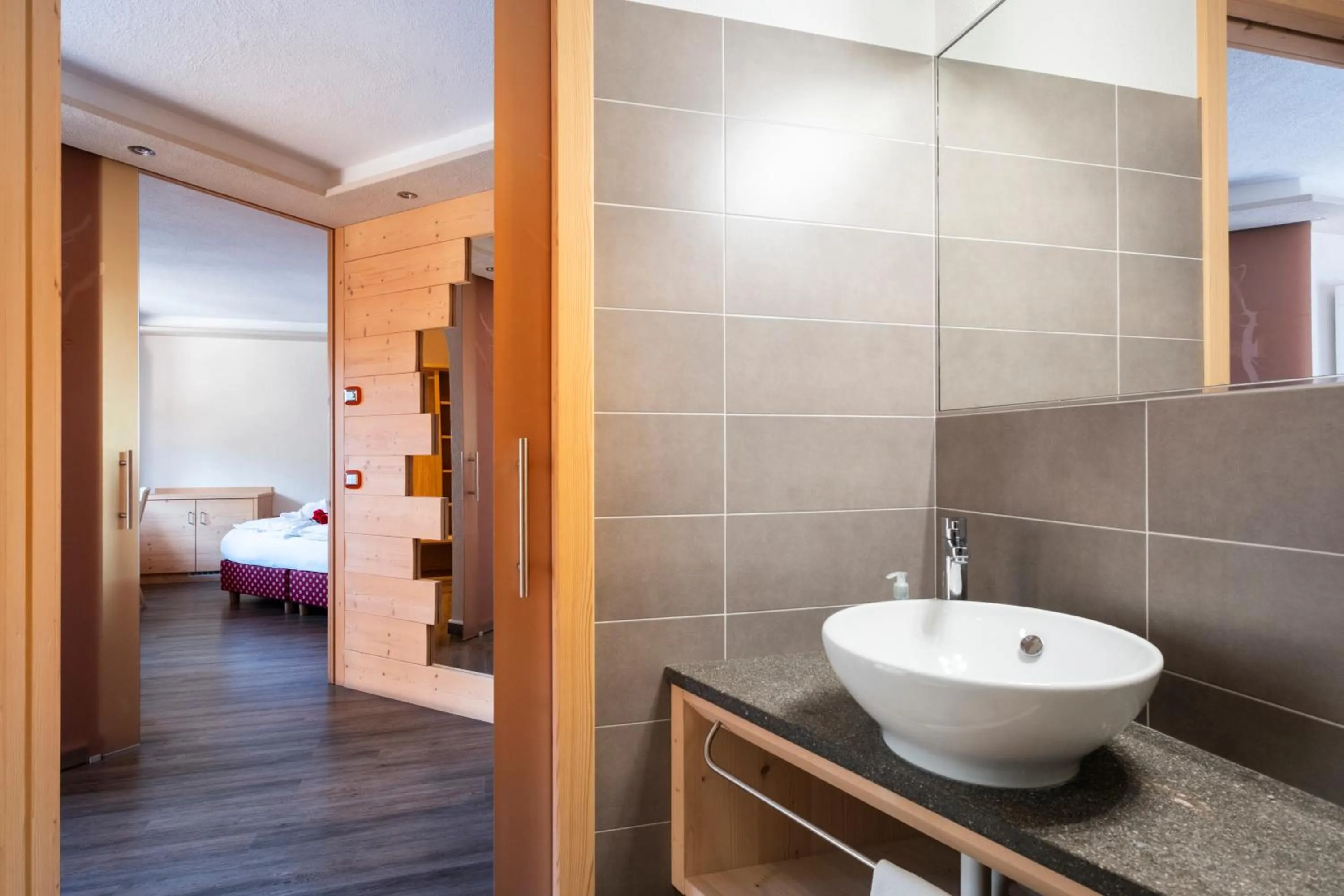 Bathroom, Bed in Berg Hotel Latemar Spitze