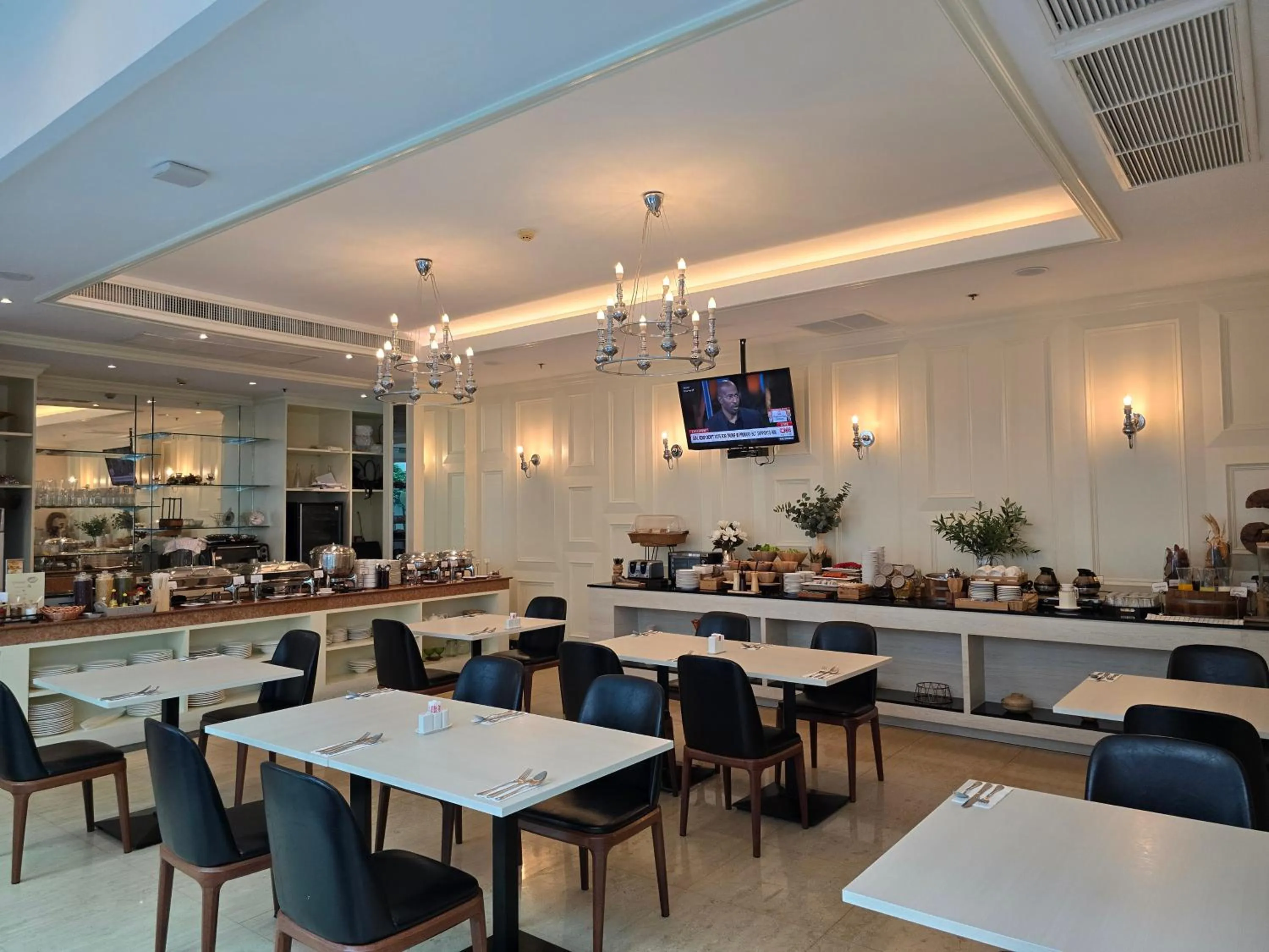 Restaurant/places to eat in The Bless Hotel and Residence