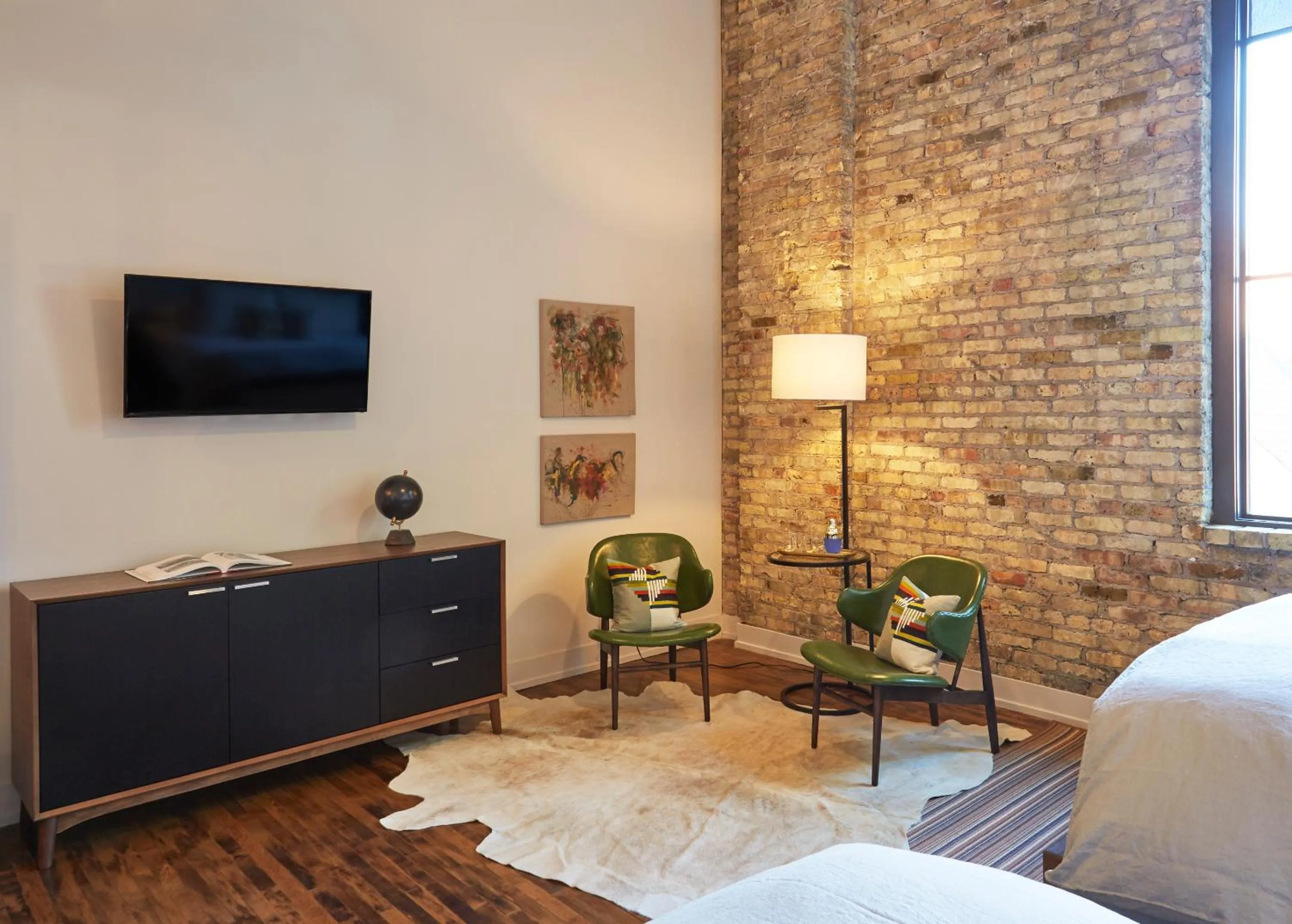 Seating area, Bed in Kinn Guesthouse Bay View