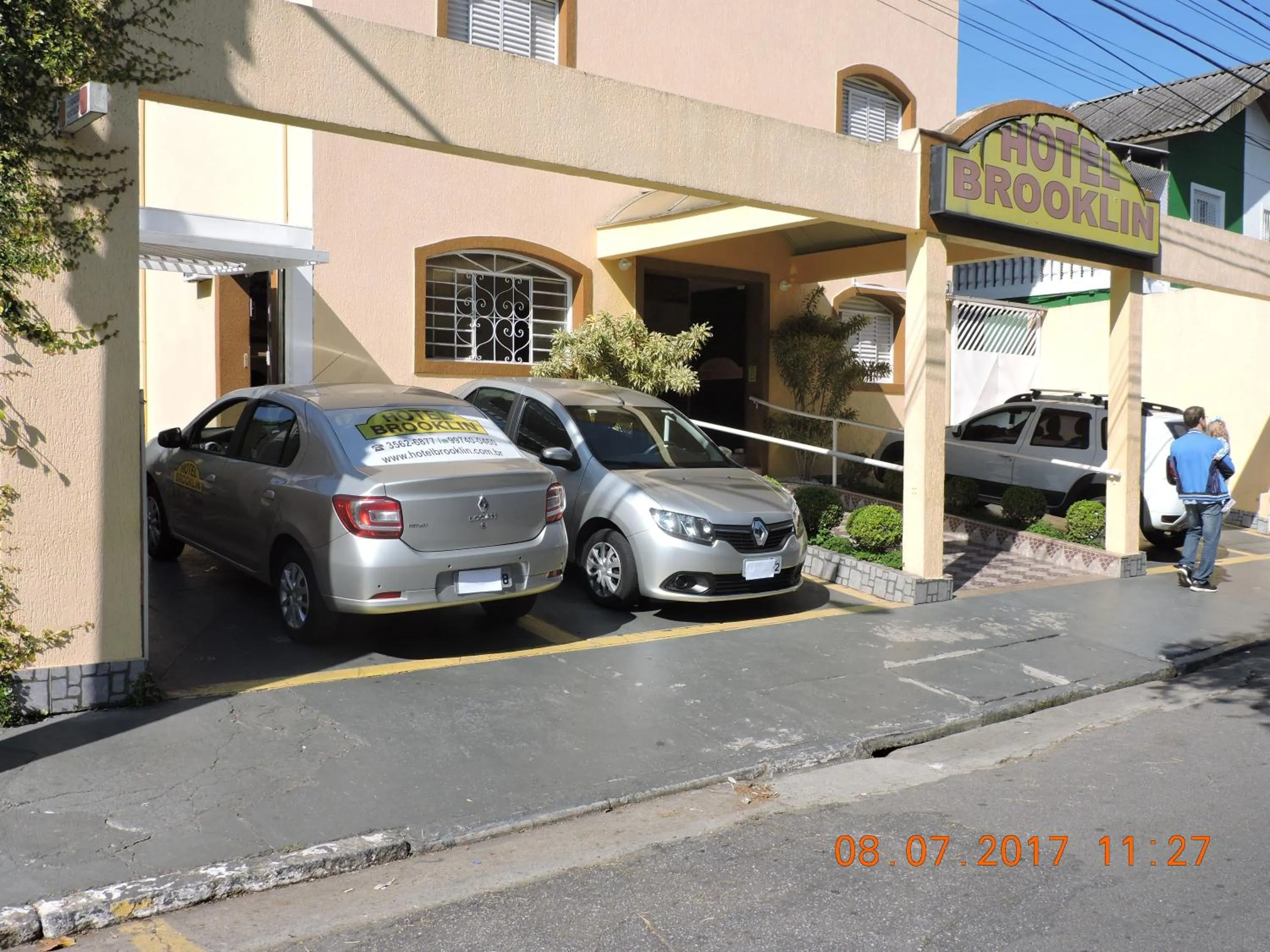 Parking in Hotel Brooklin