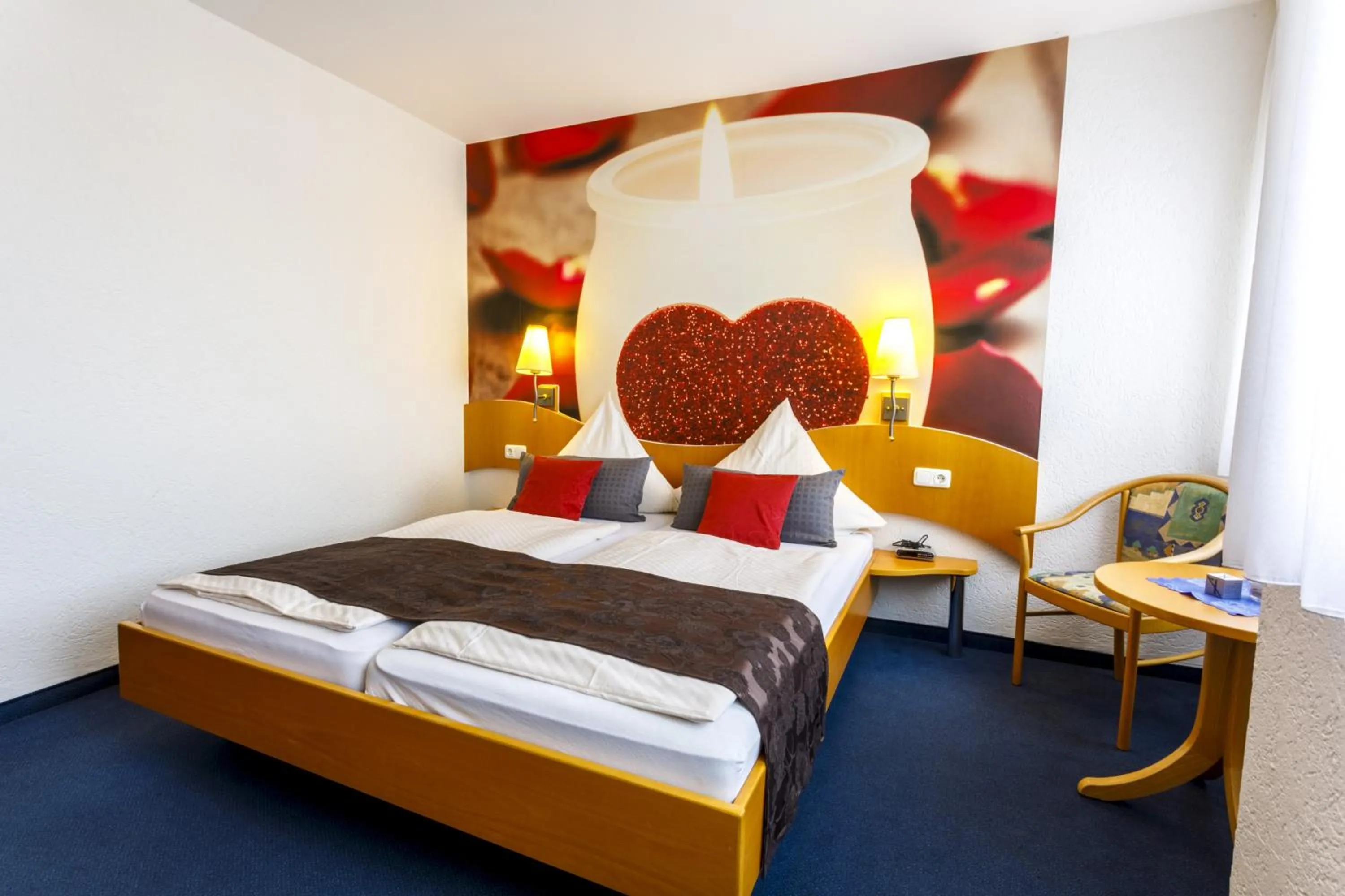 Photo of the whole room, Bed in Hotel Rheingold