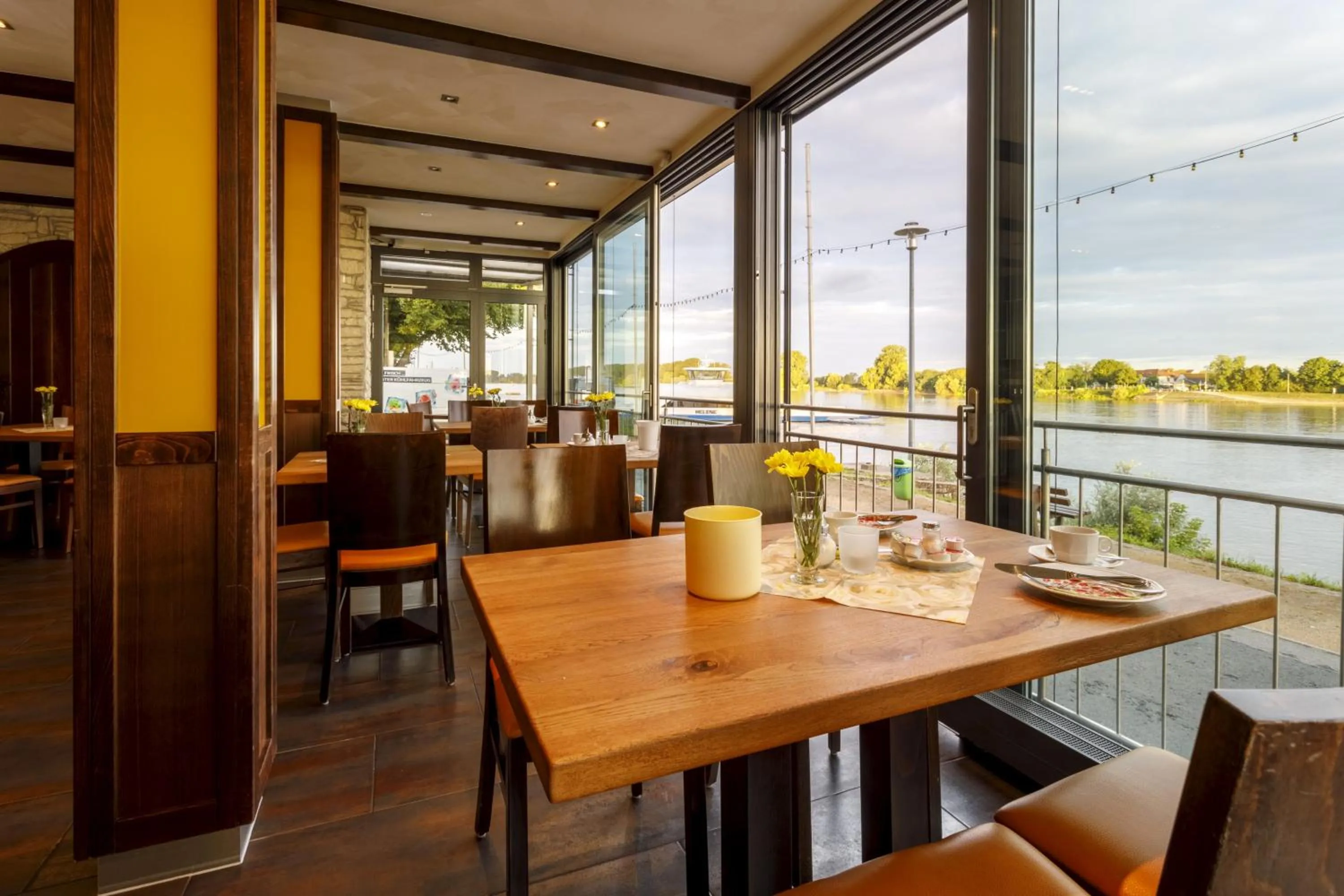 Restaurant/places to eat in Hotel Rheingold