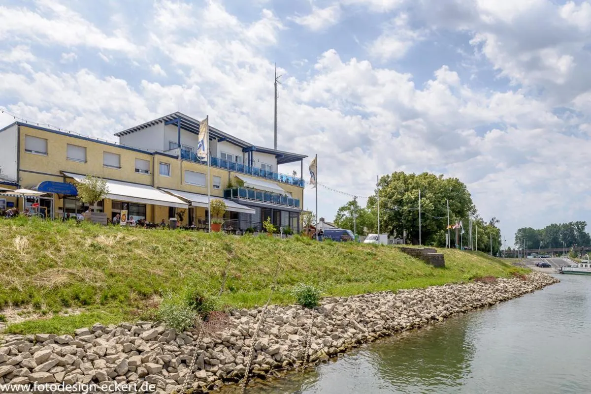 Facade/entrance in Hotel Rheingold
